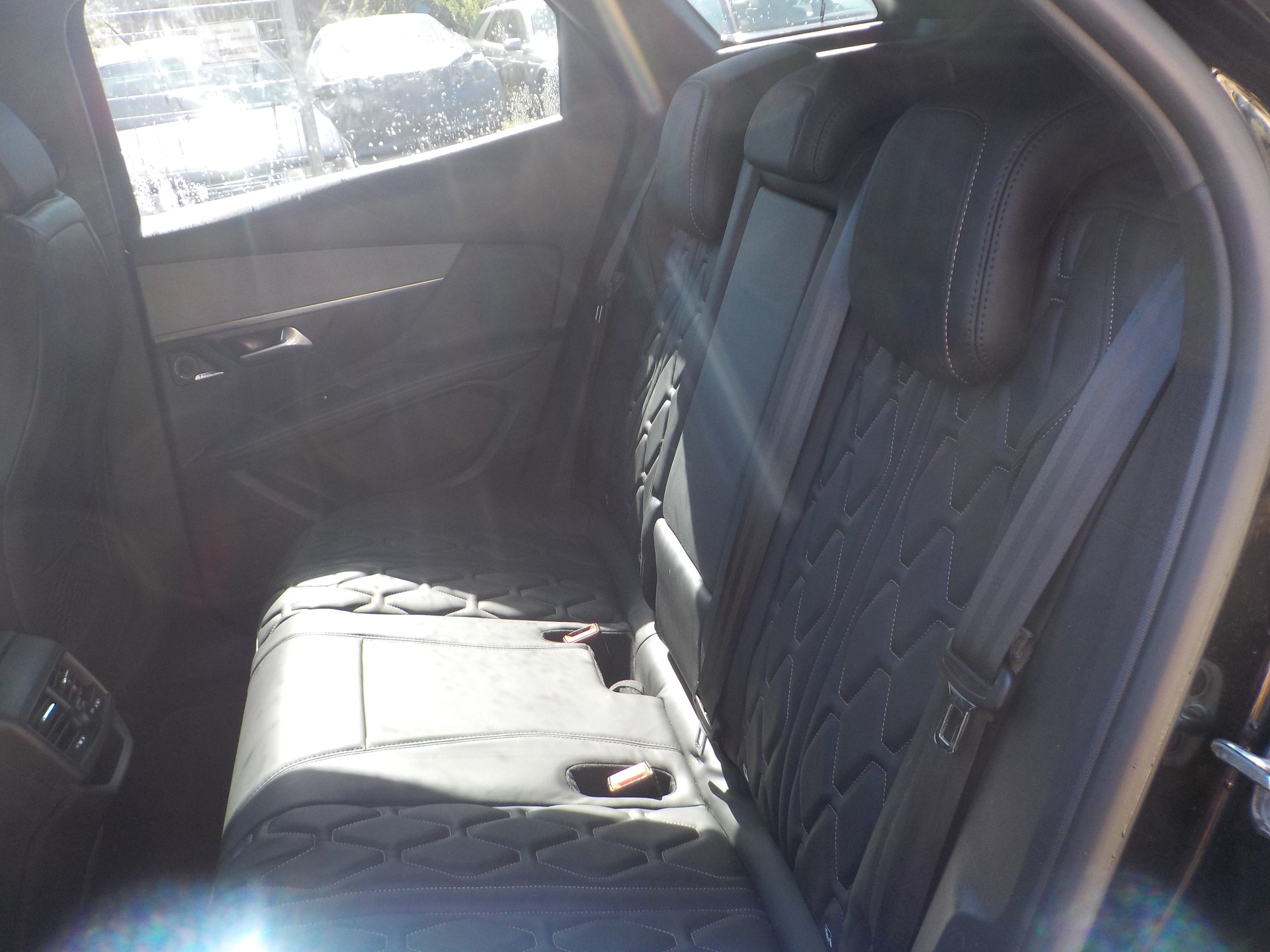 PEUGEOT 3008 300e Hybrid4 GT EAT8-image-7