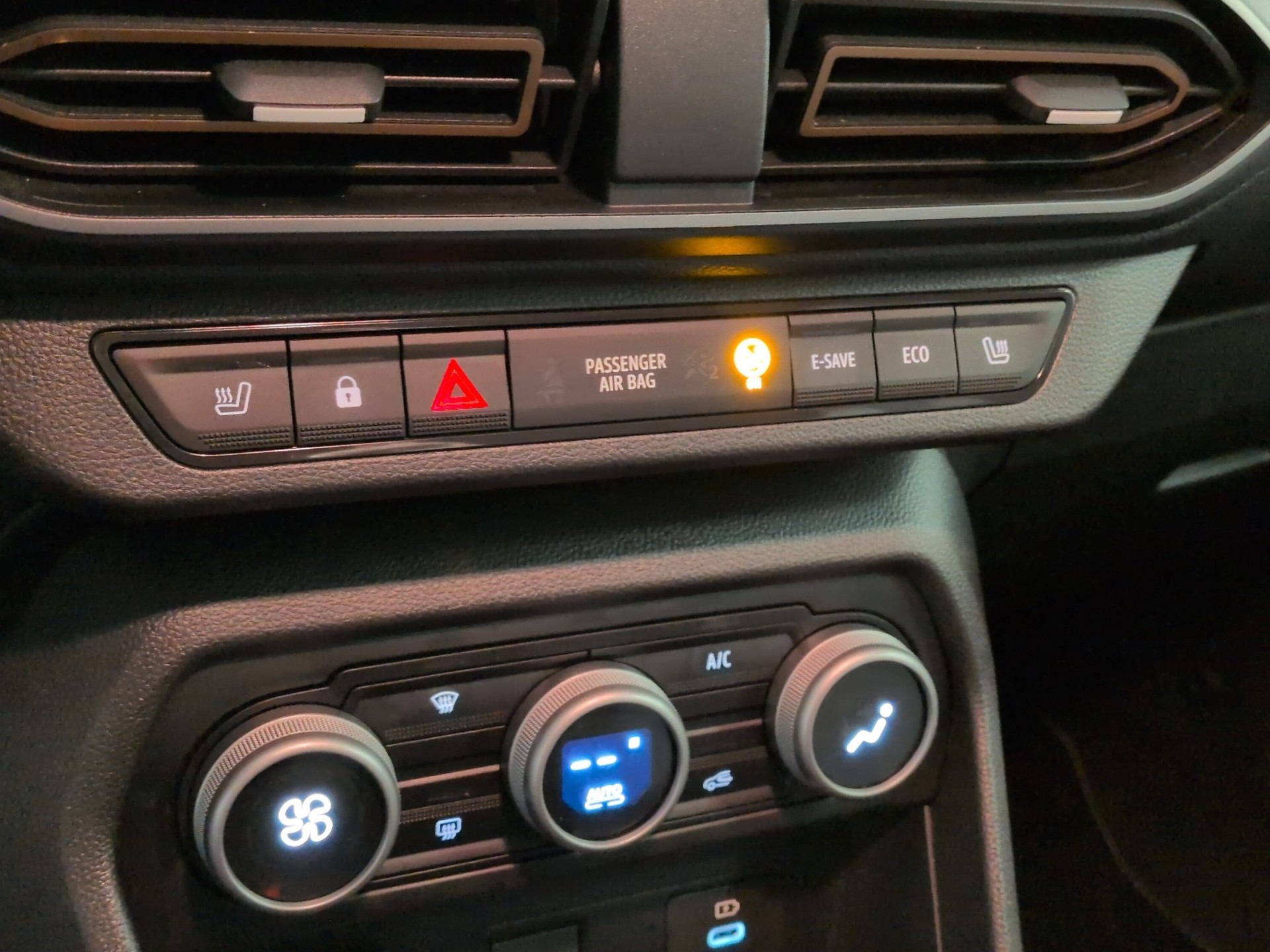 DACIA Jogger HEV 140 Extreme-image-18
