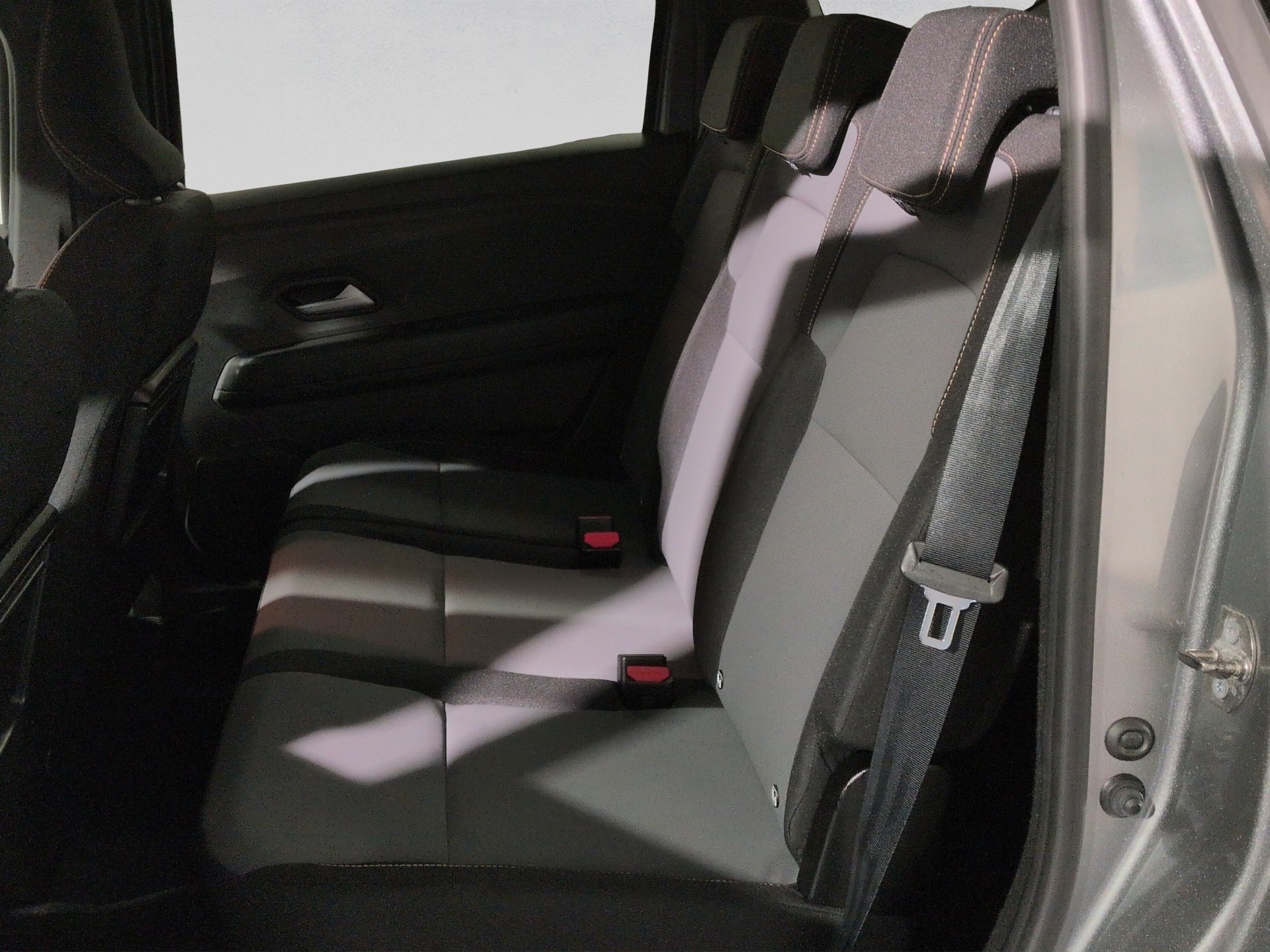 DACIA Jogger HEV 140 Extreme-image-14