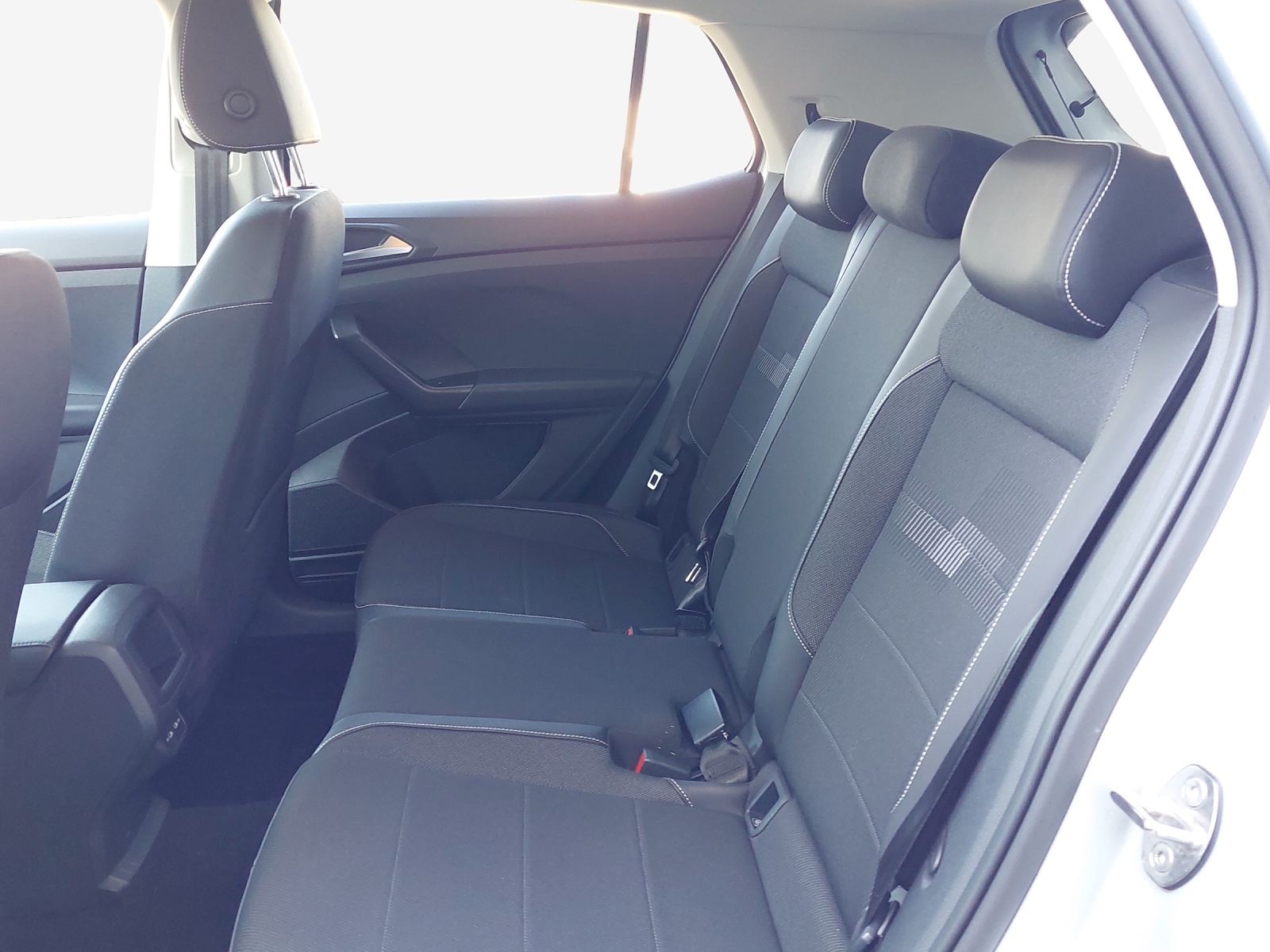 VW T-Cross 1.0 TSI Life-image-11
