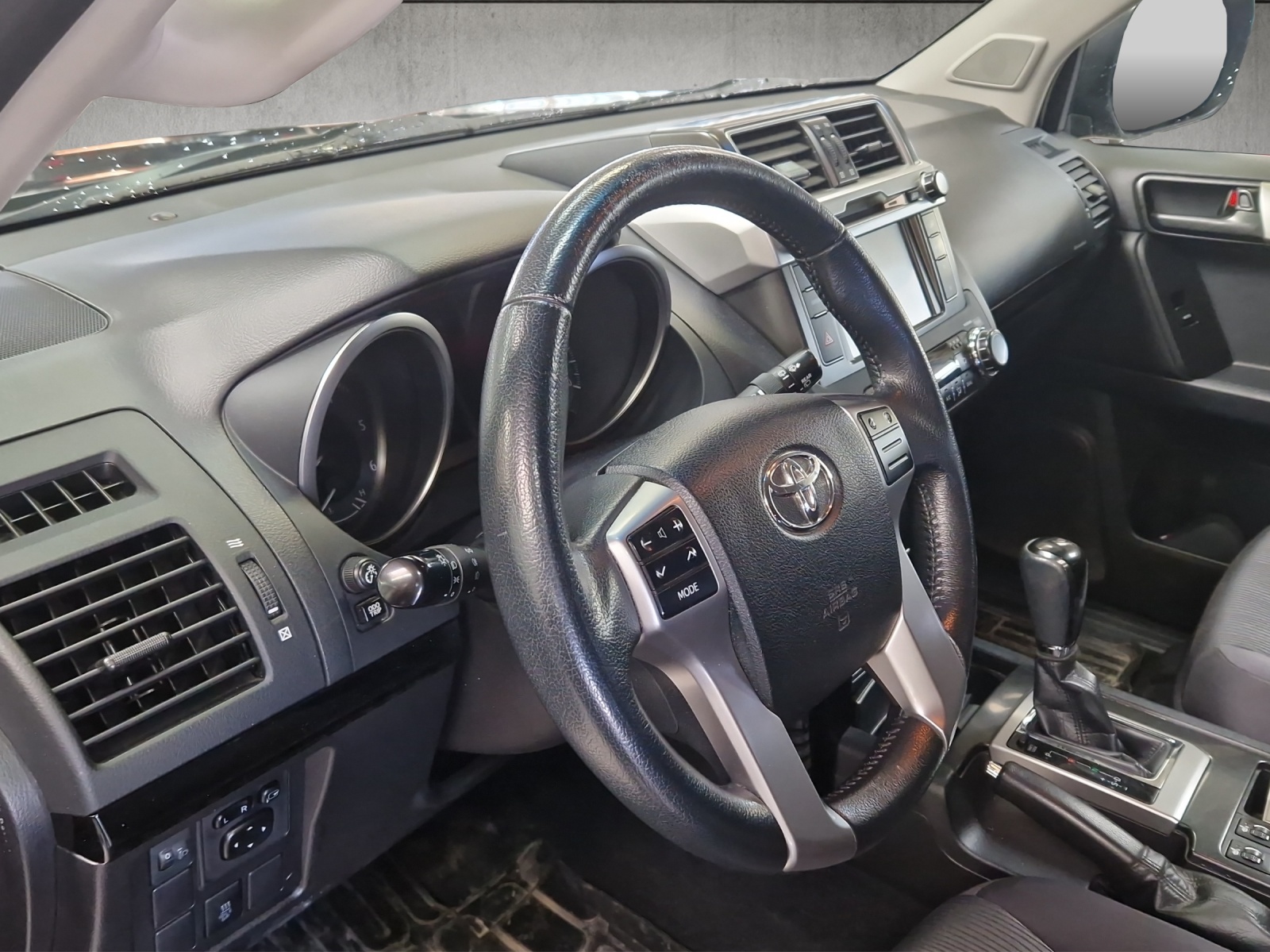 TOYOTA Land Cruiser 2.8 D Linea Luna-image-6