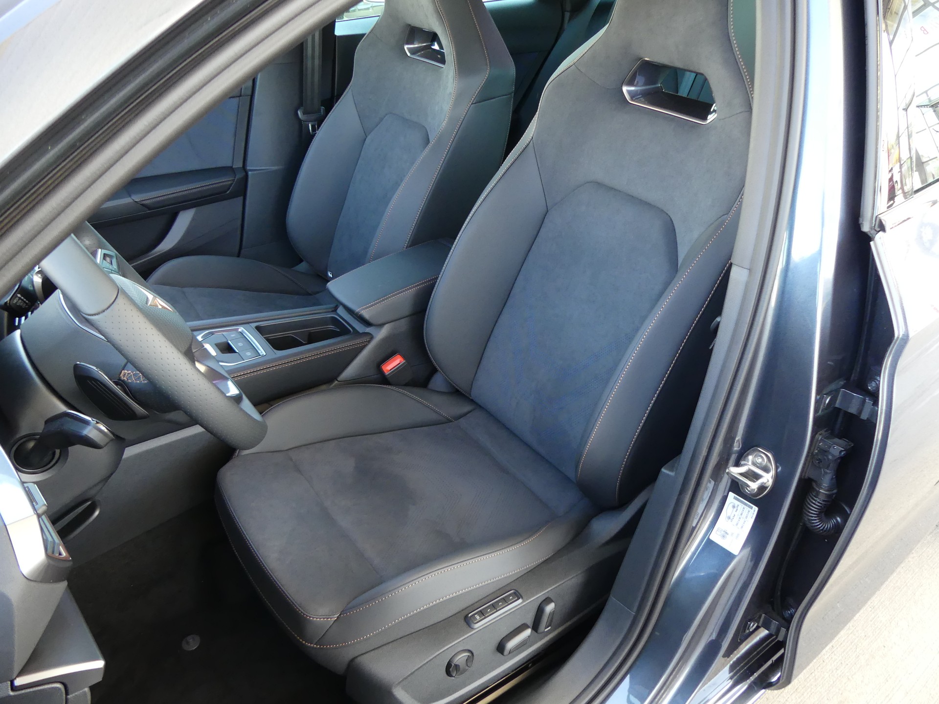 CUPRA LEON ST 2.0 TSI VZ DSG 4Drive-image-10