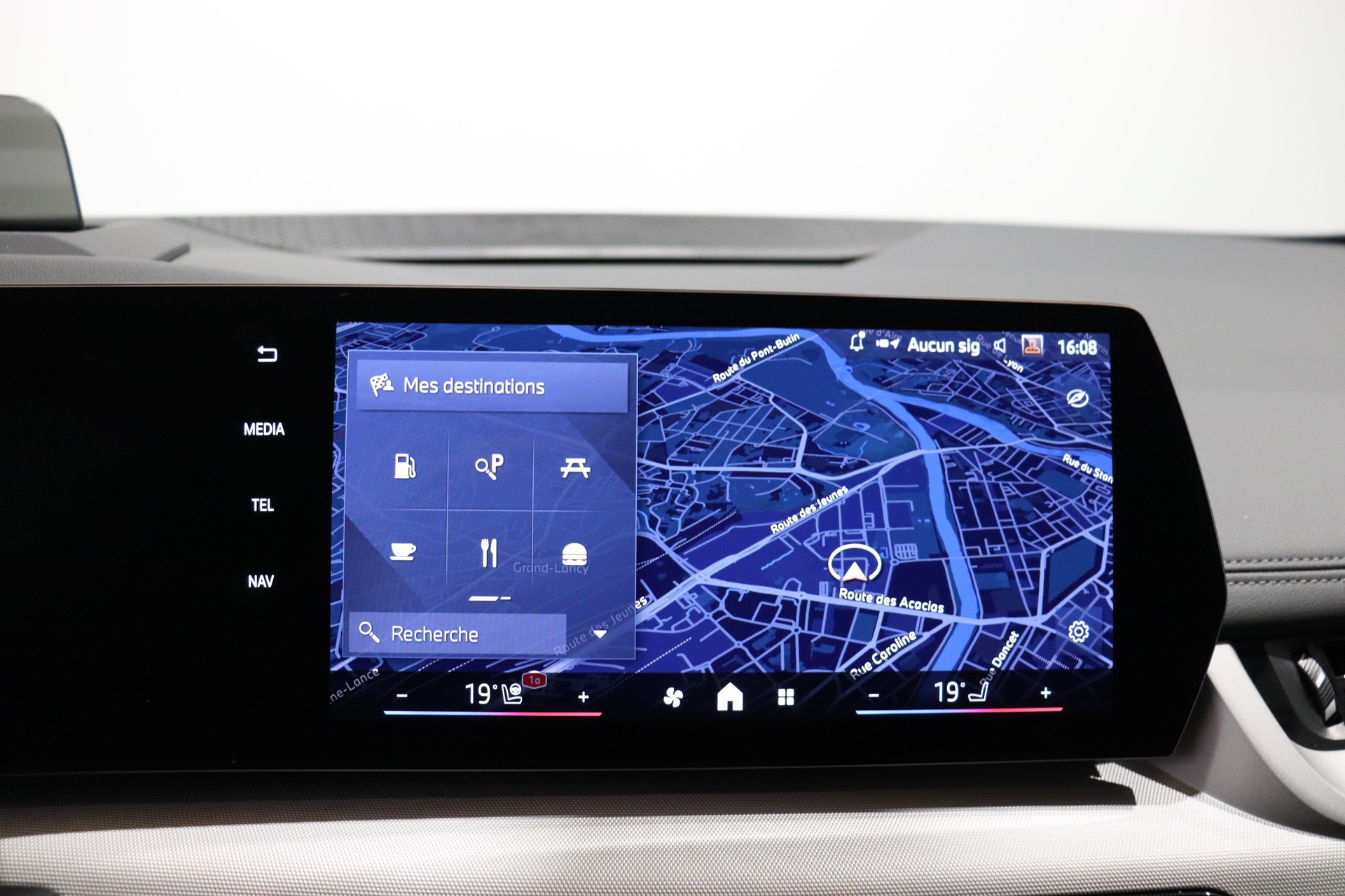 BMW 223i xDrive Active Tourer-image-16