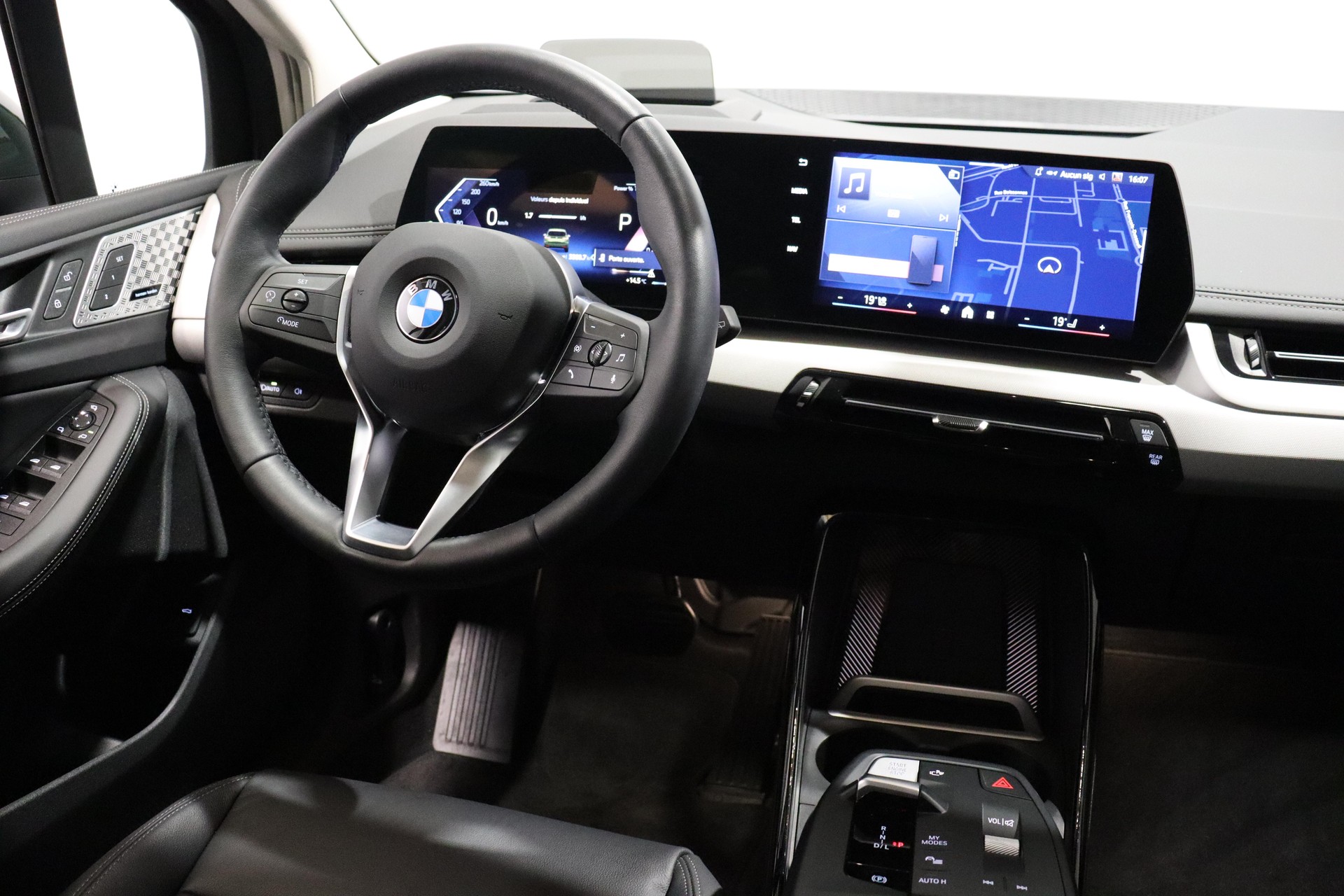 BMW 223i xDrive Active Tourer-image-8