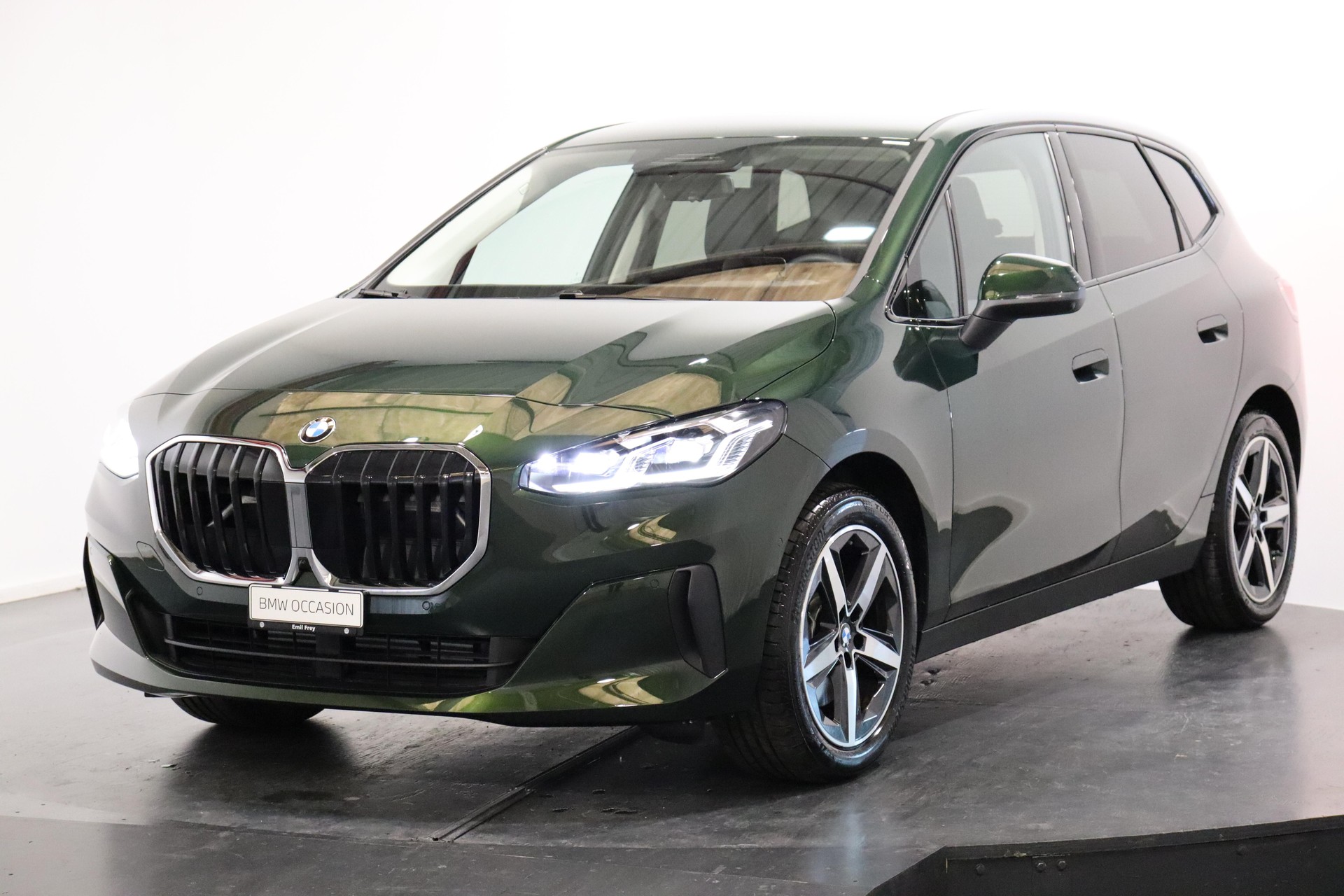 BMW 223i xDrive Active Tourer-image-0