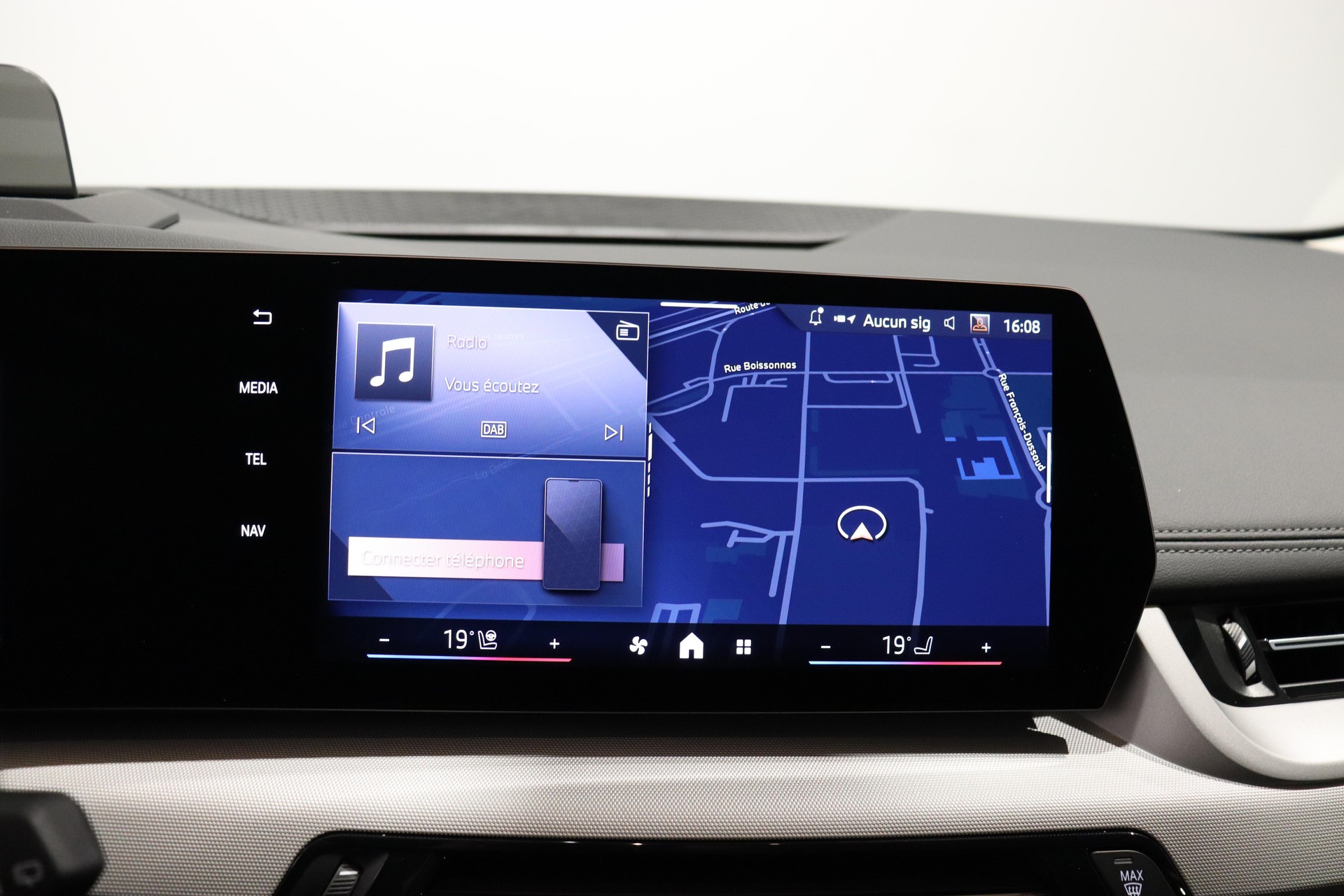 BMW 223i xDrive Active Tourer-image-14