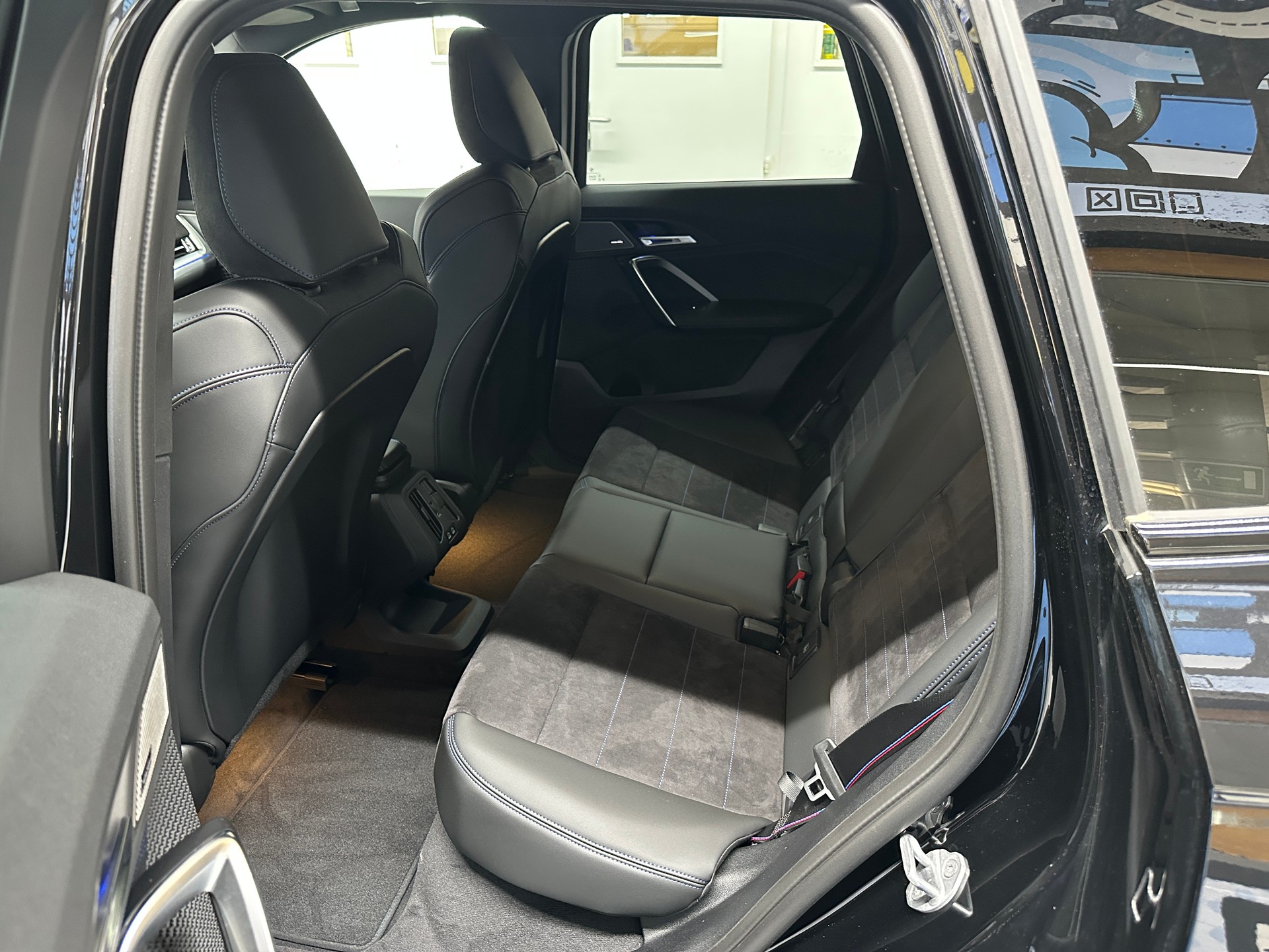 BMW iX1 xDrive 30 M Sport Pro-image-8