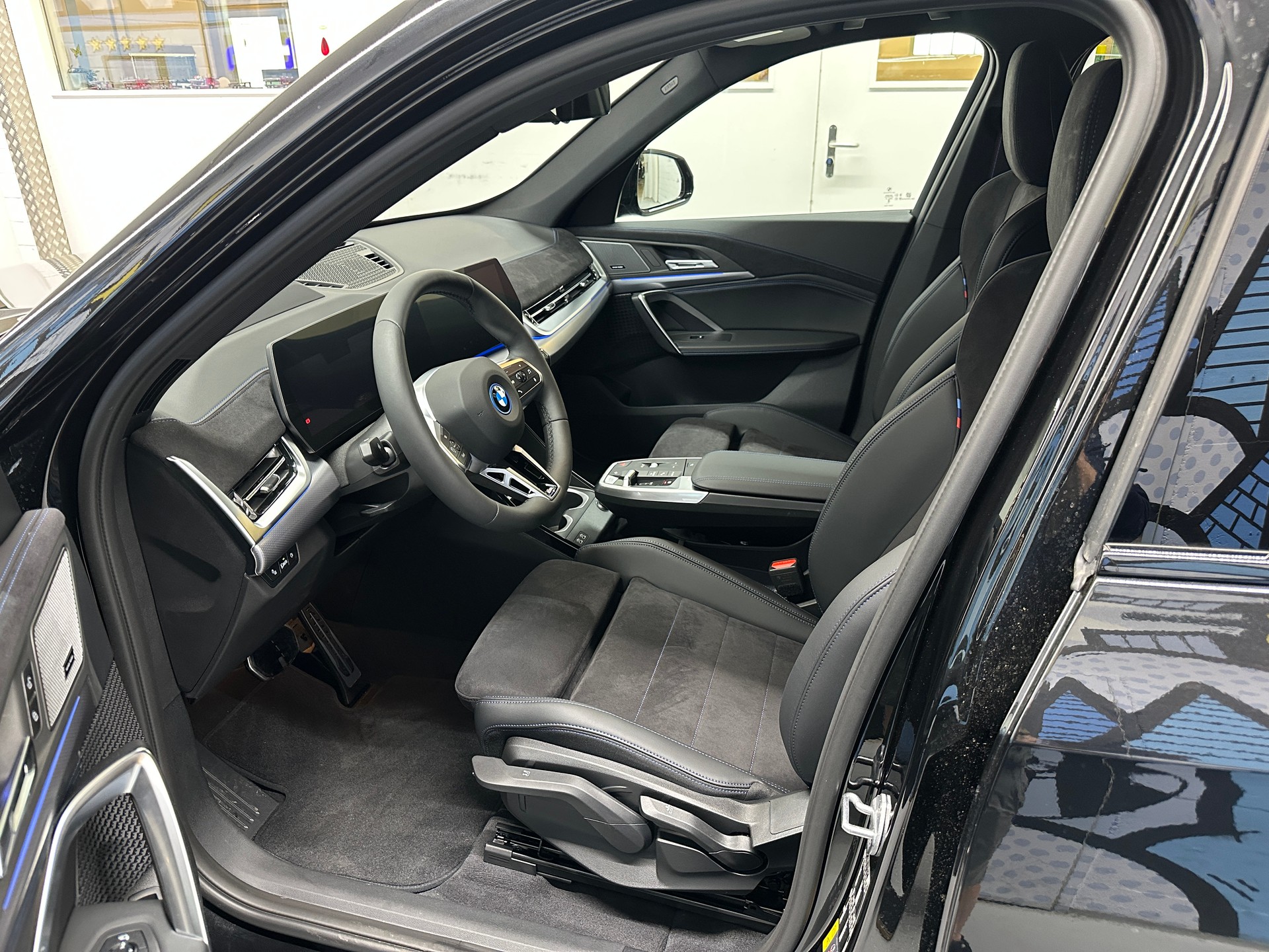 BMW iX1 xDrive 30 M Sport Pro-image-7