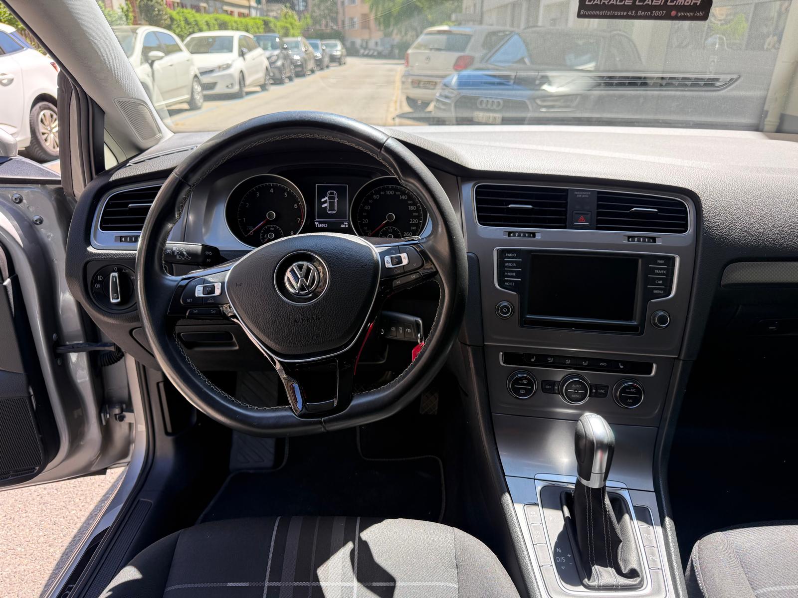 VW Golf 1.4 TSI Lounge-image-10