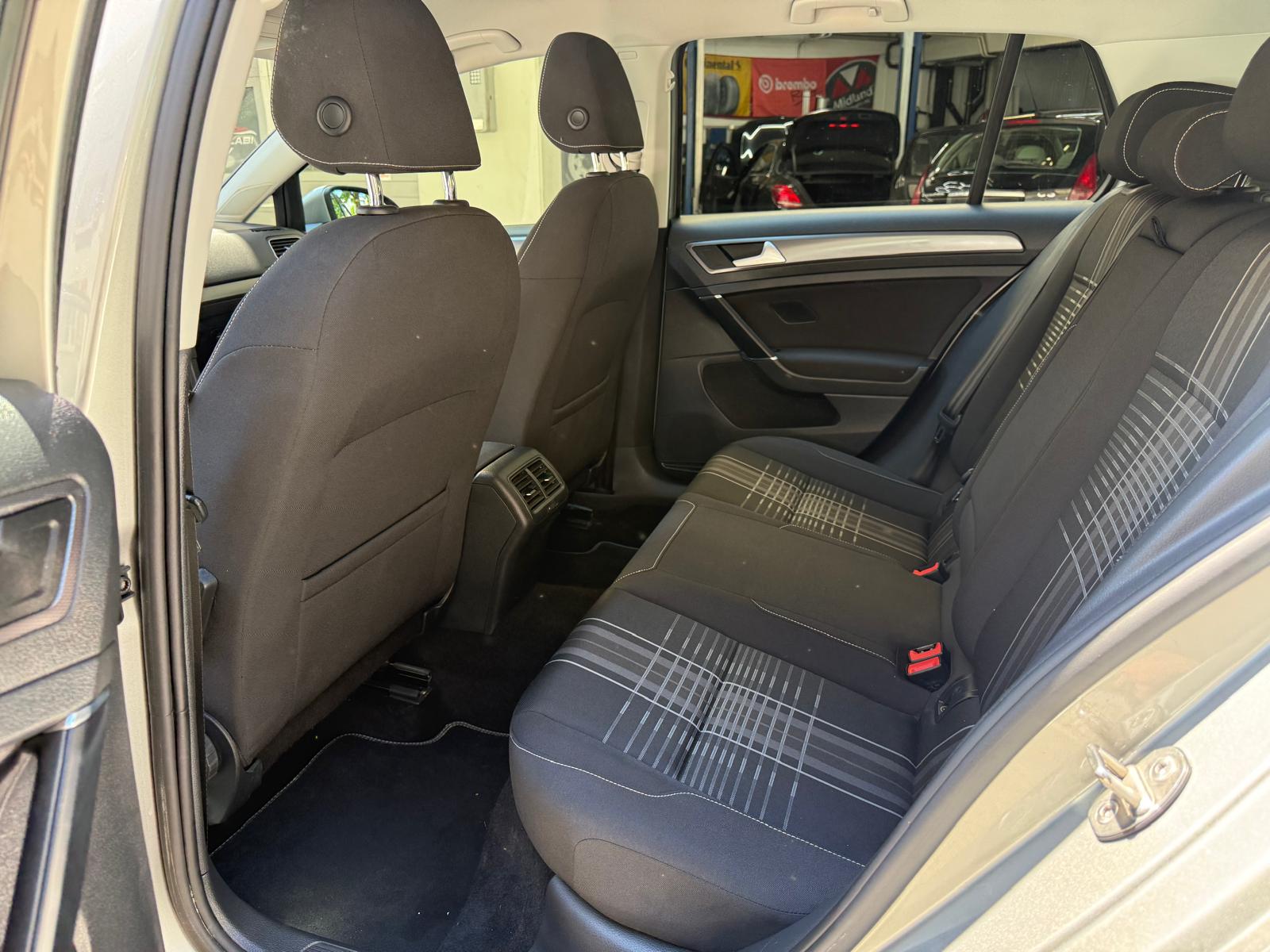 VW Golf 1.4 TSI Lounge-image-11