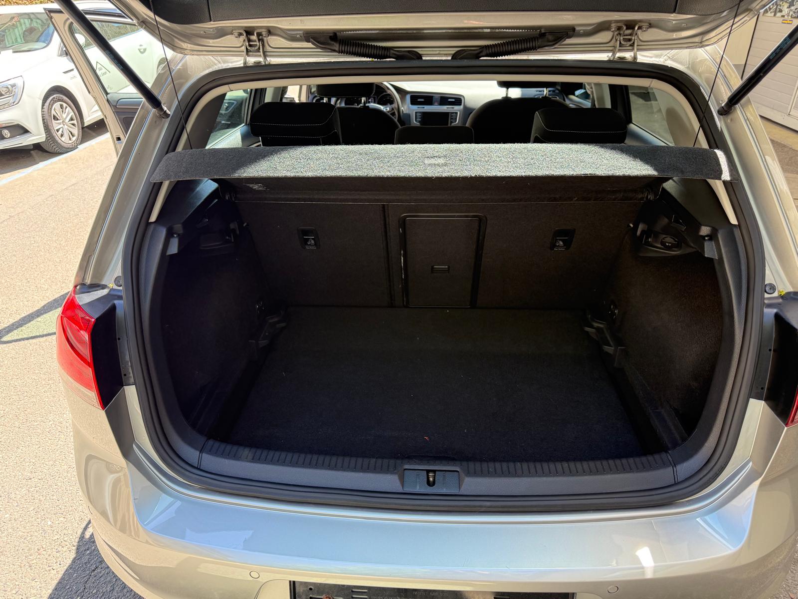 VW Golf 1.4 TSI Lounge-image-8