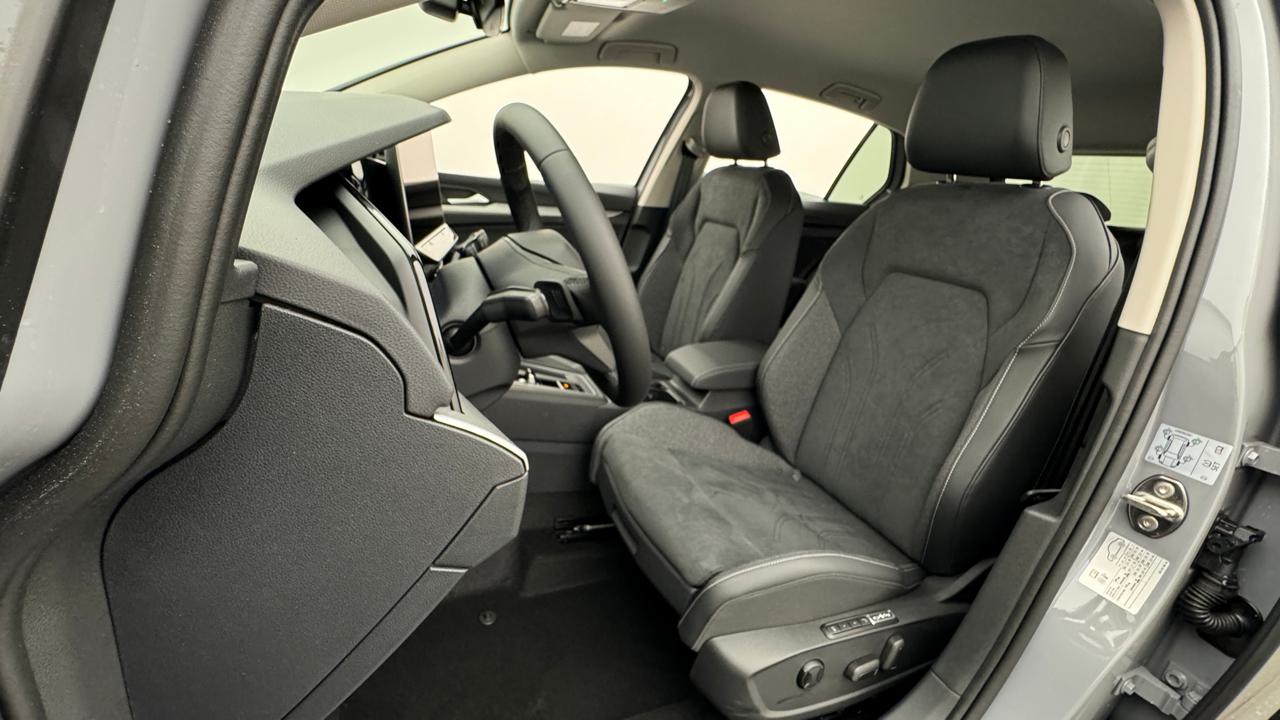VW Golf VIII 1.5 TSI PHEV Limited-image-4