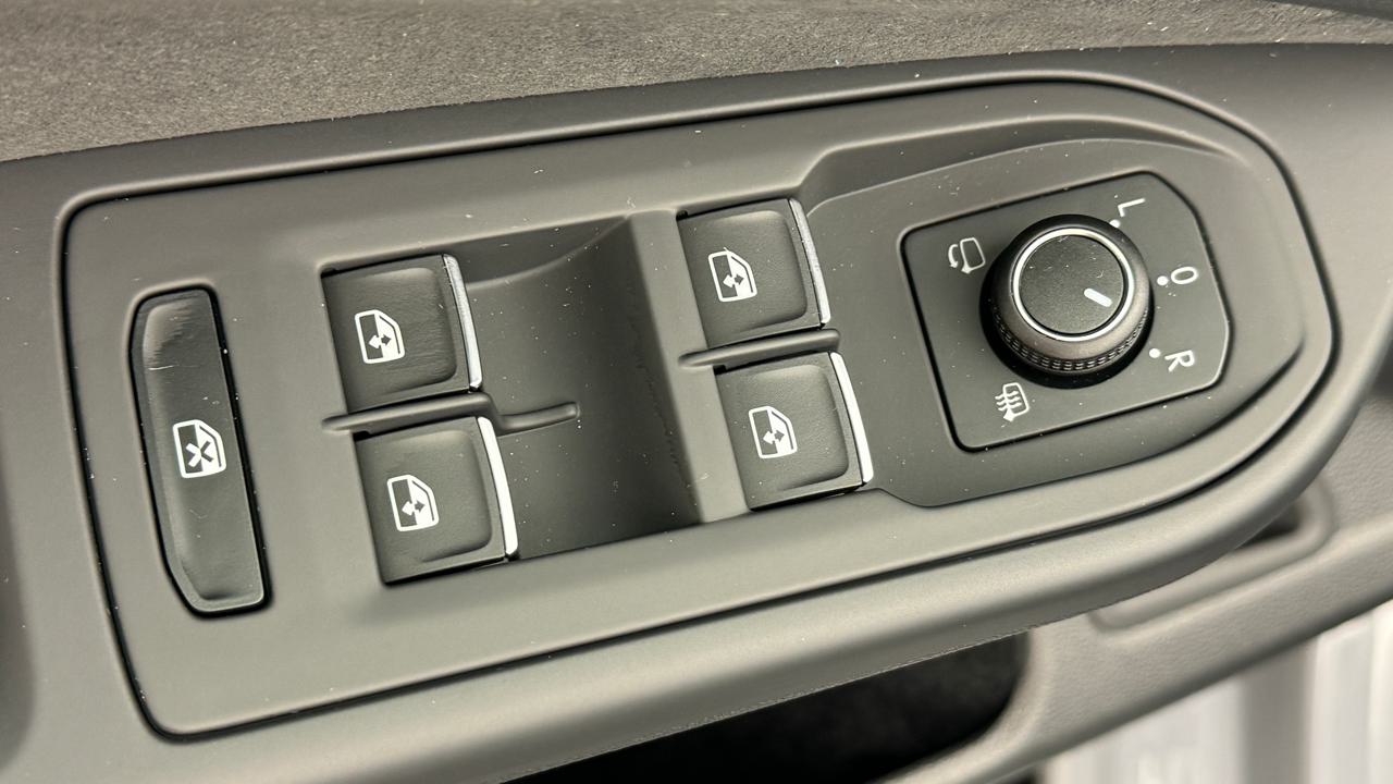 VW Golf VIII 1.5 TSI PHEV Limited-image-8
