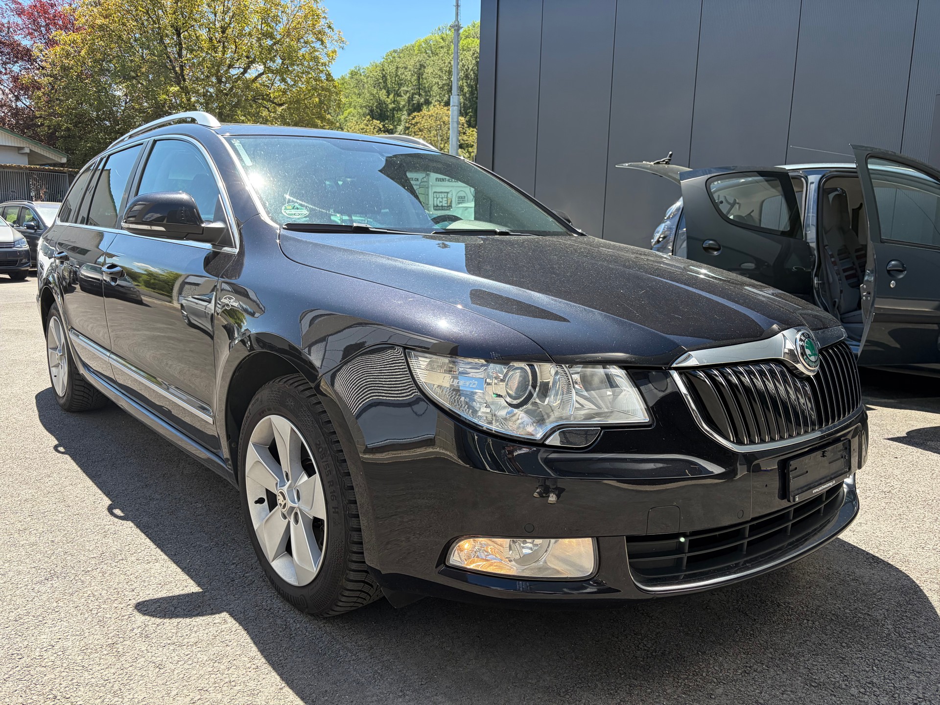 SKODA Superb Combi 2.0 TDi Elegance 4x4 DSG-image-1