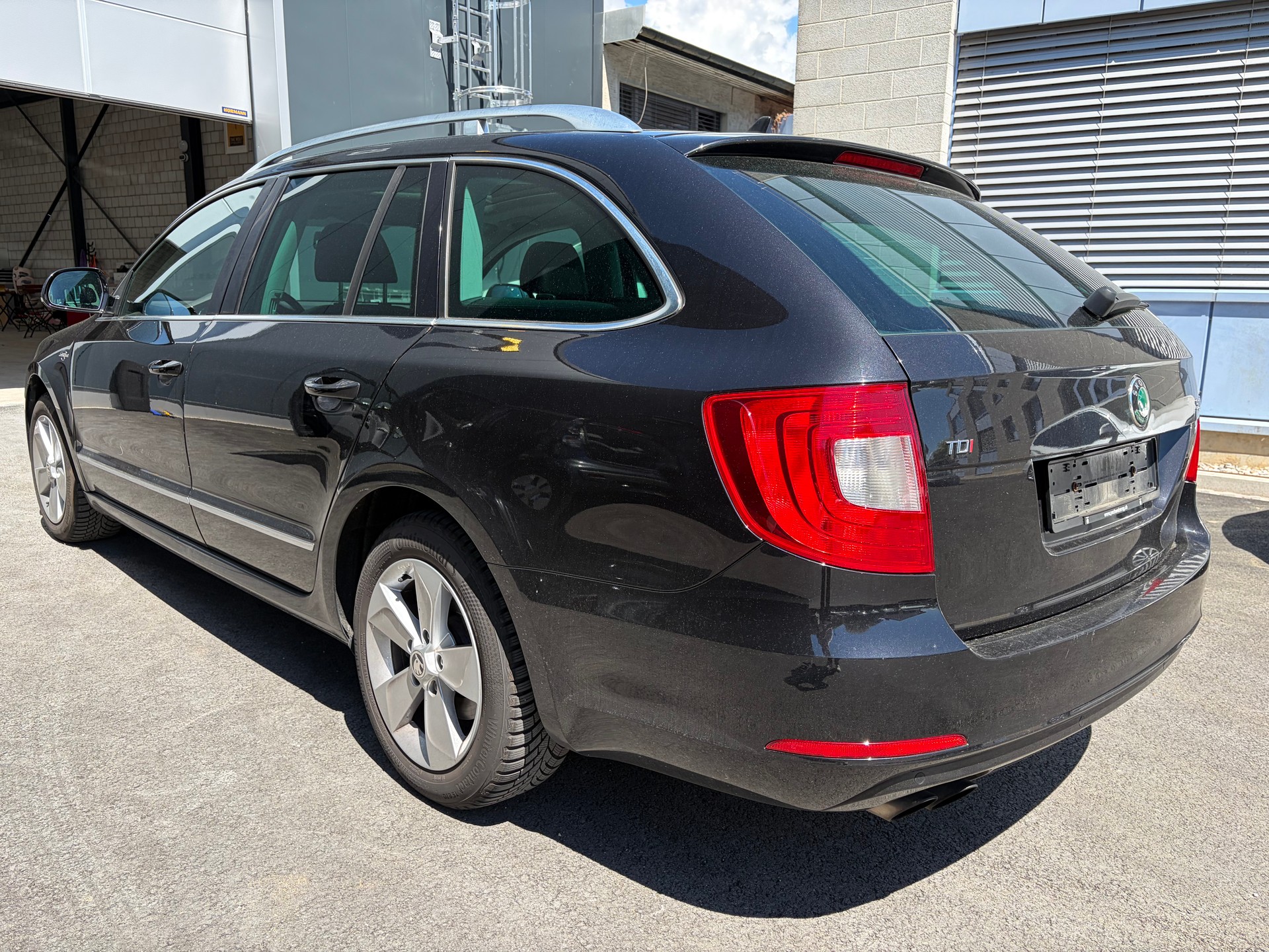 SKODA Superb Combi 2.0 TDi Elegance 4x4 DSG-image-2