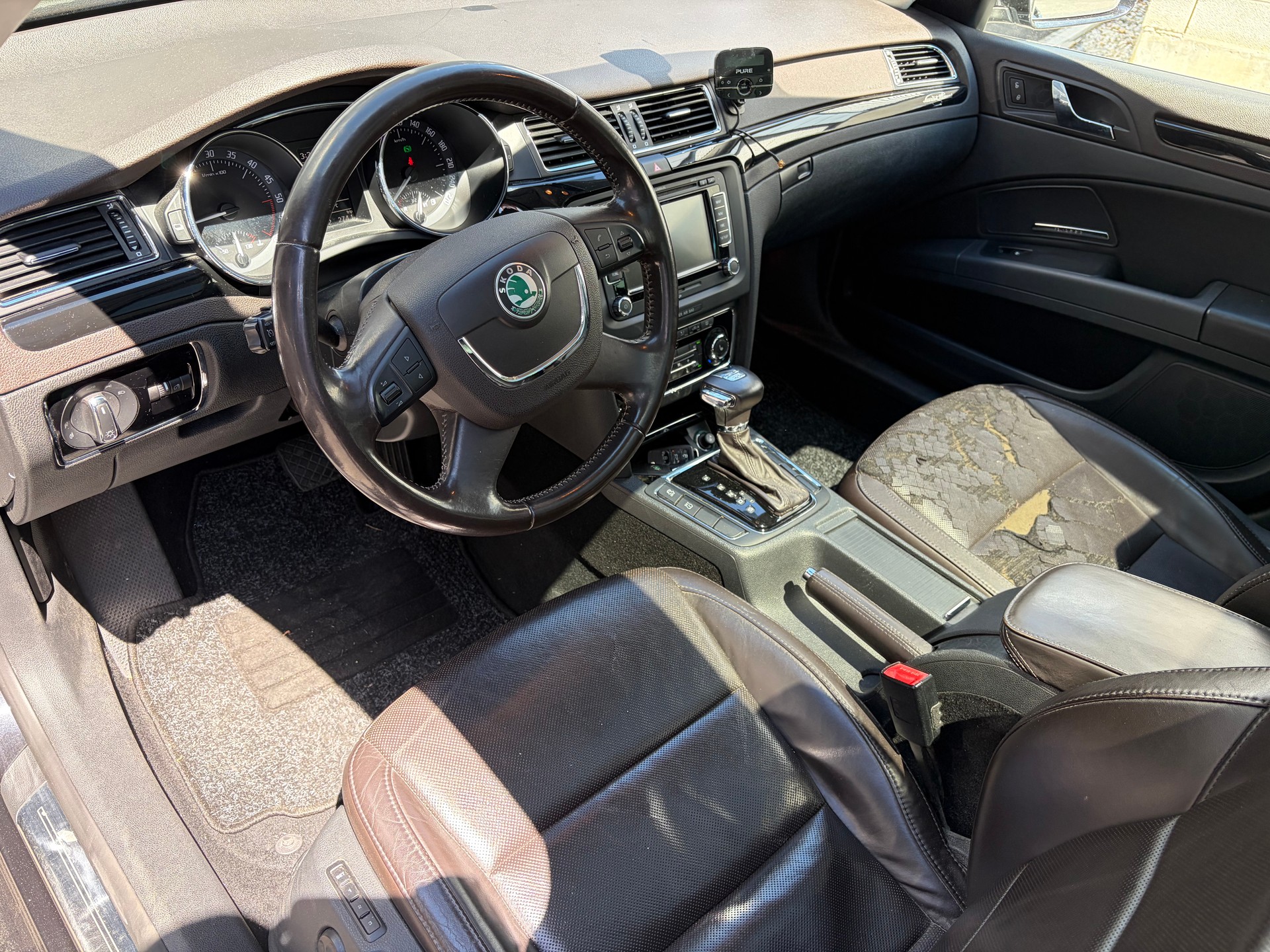 SKODA Superb Combi 2.0 TDi Elegance 4x4 DSG-image-9