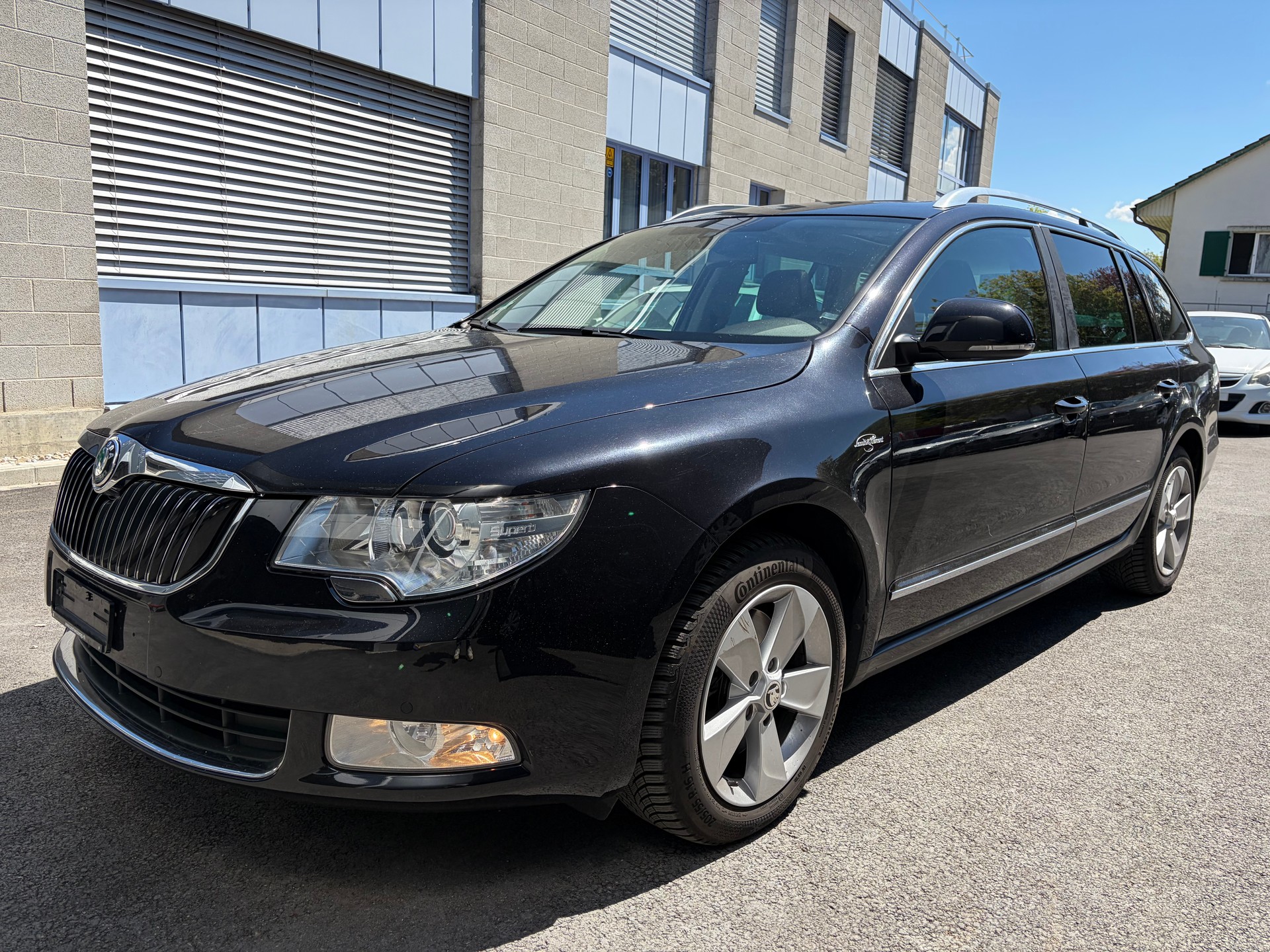 SKODA Superb Combi 2.0 TDi Elegance 4x4 DSG-image-0
