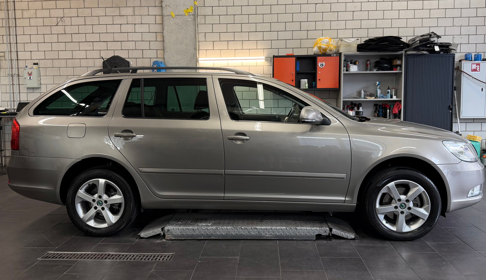 SKODA Octavia Combi 1.8 TSI 4X4 Family-image-7