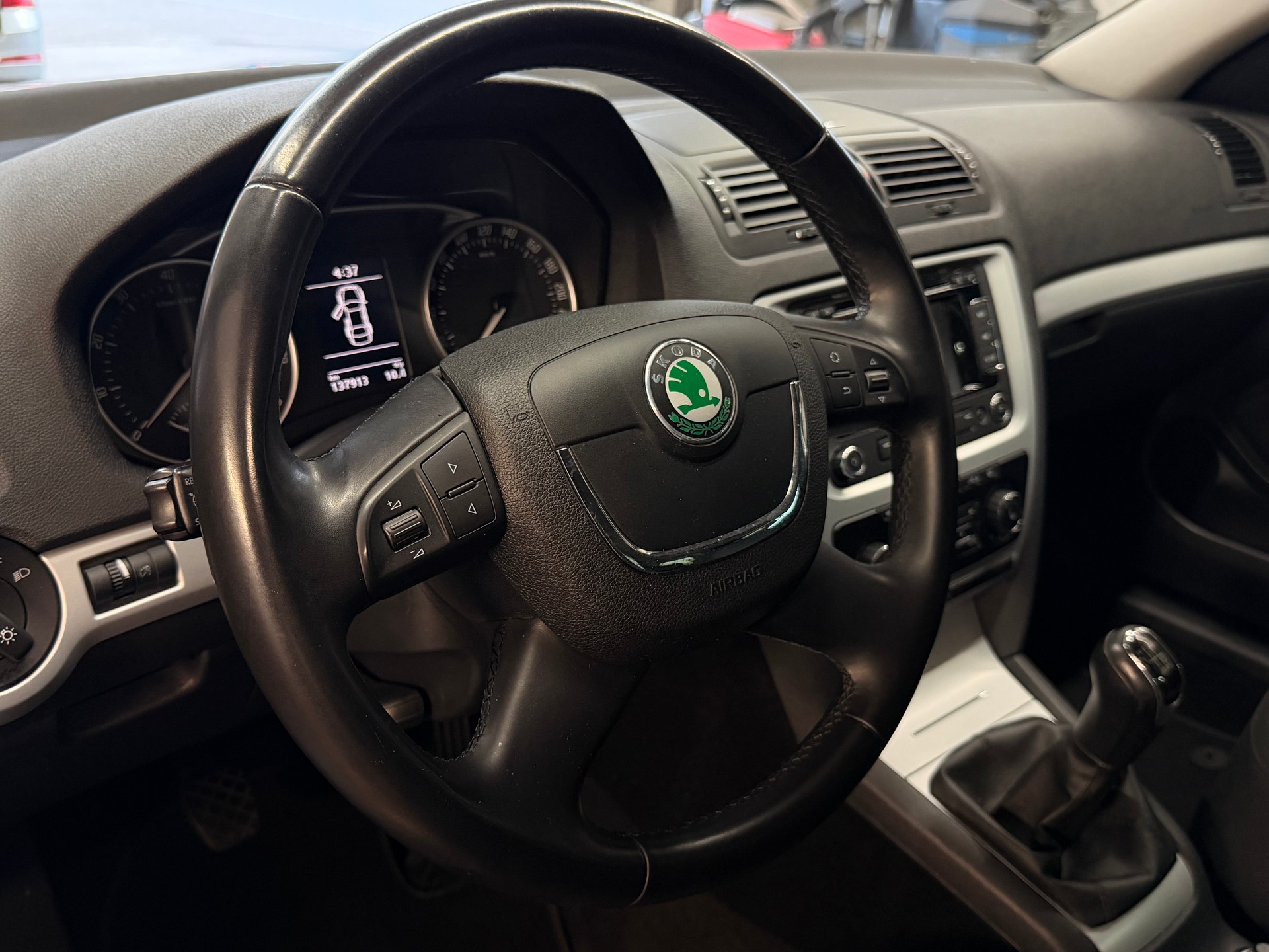 SKODA Octavia Combi 1.8 TSI 4X4 Family-image-3