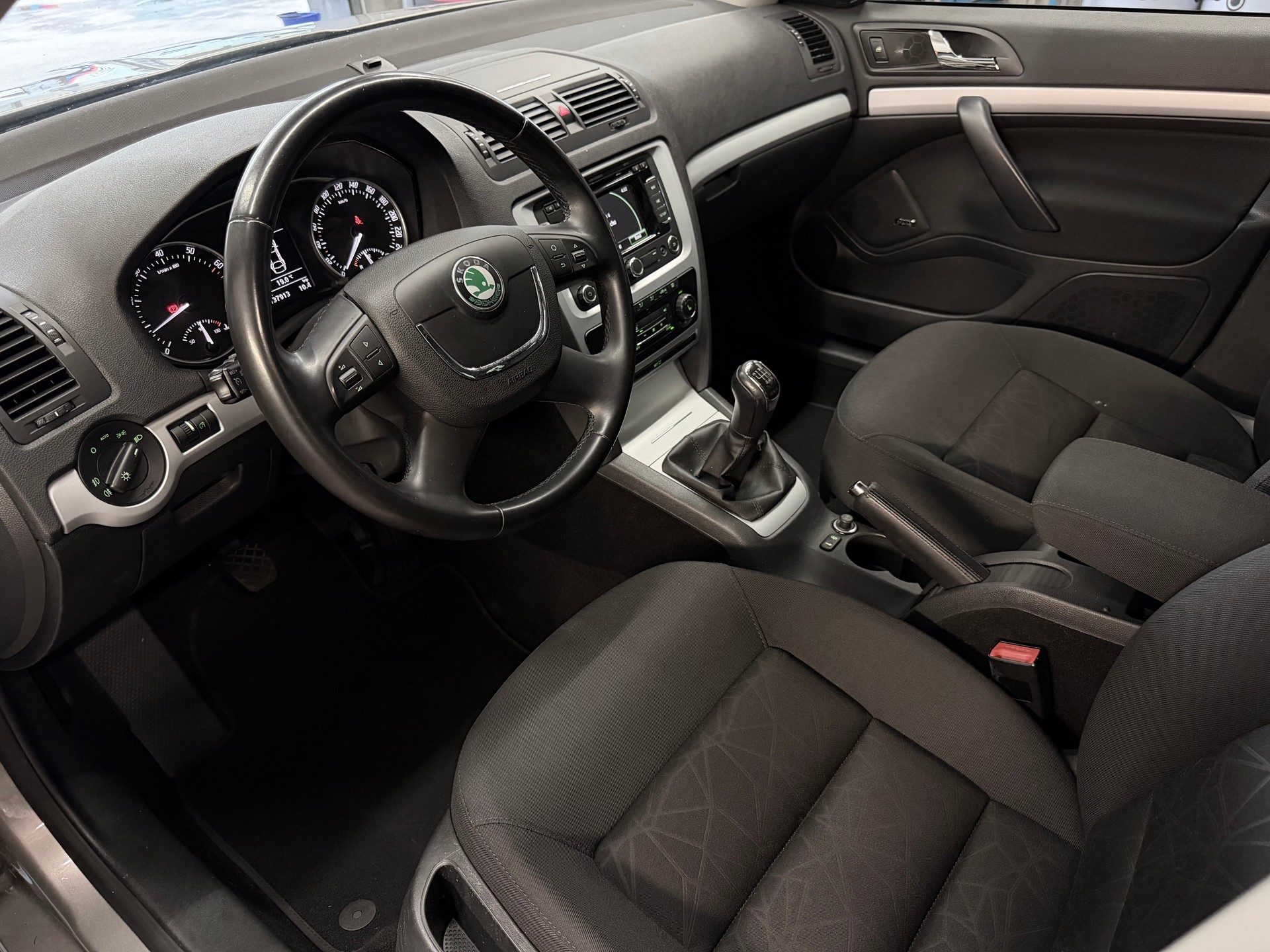 SKODA Octavia Combi 1.8 TSI 4X4 Family-image-15