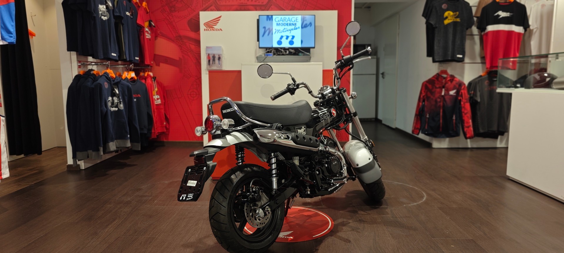 HONDA St 125 Dax-showroom-element-2