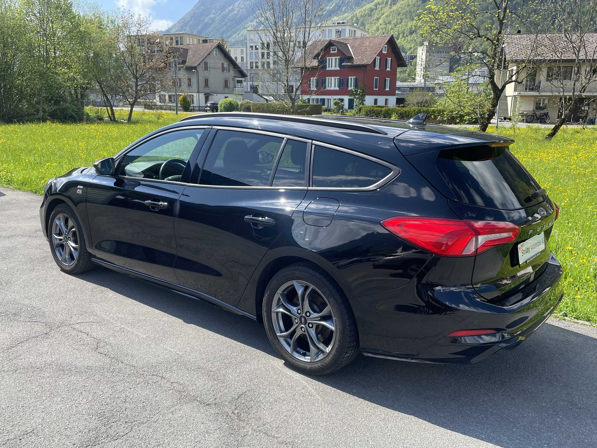 FORD Focus Station Wagon 1.0i EcoB 125PS ST-Line-showroom-element-3