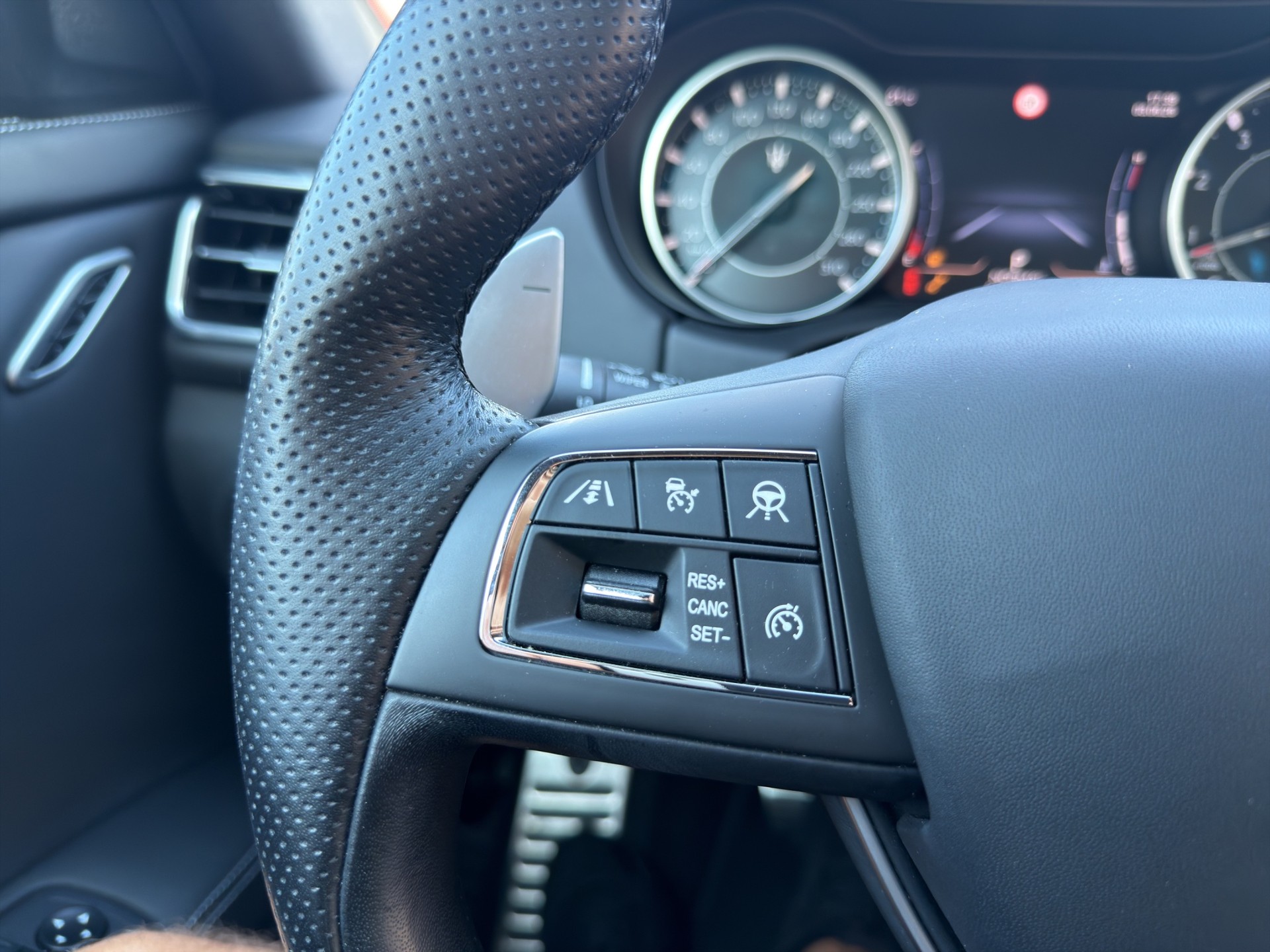 MASERATI Ghibli 3.0 V6 S GranSport Premium Sky Q4-image-45
