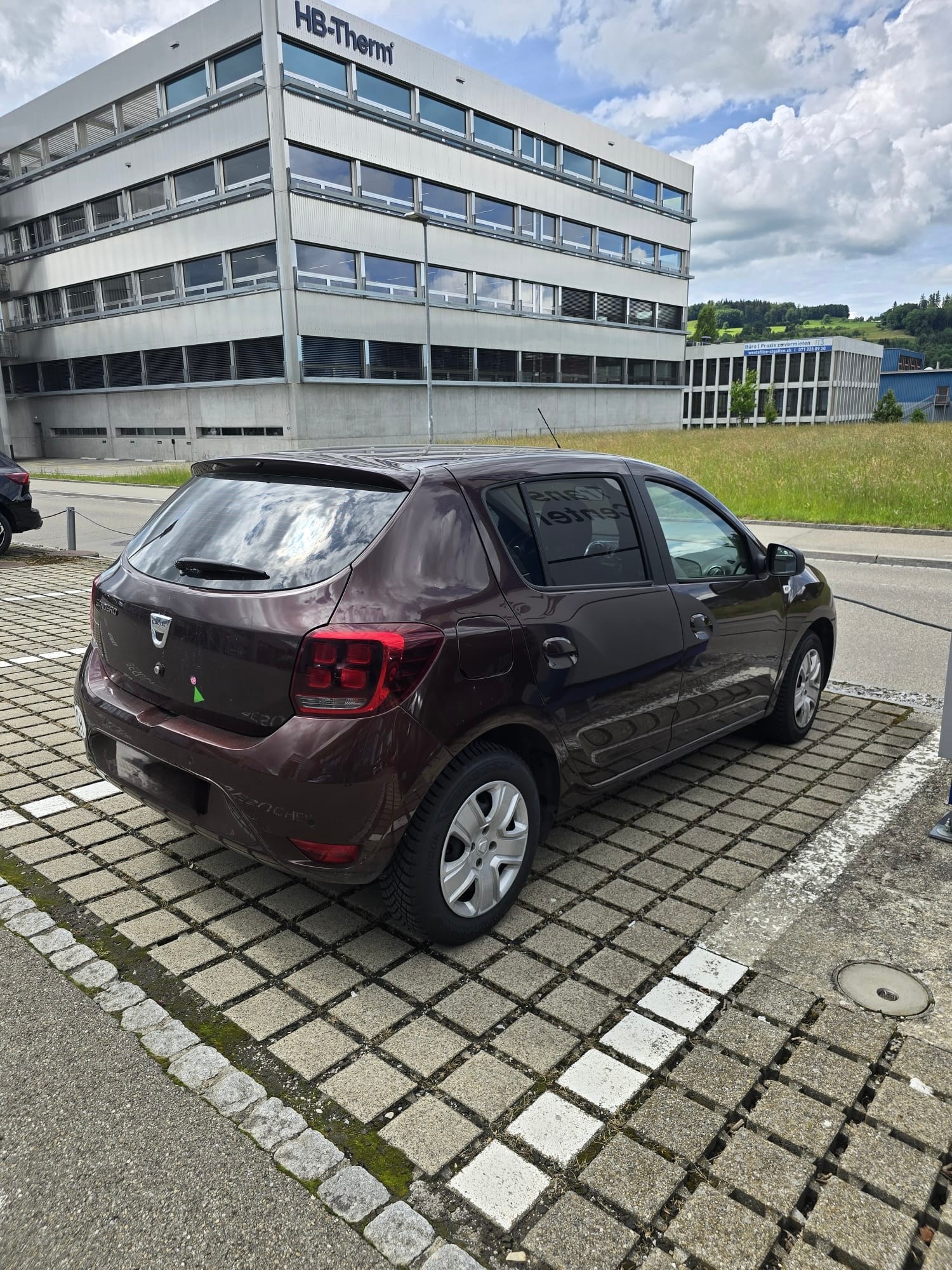 DACIA Sandero 1.5 dCi Lauréate-image-2