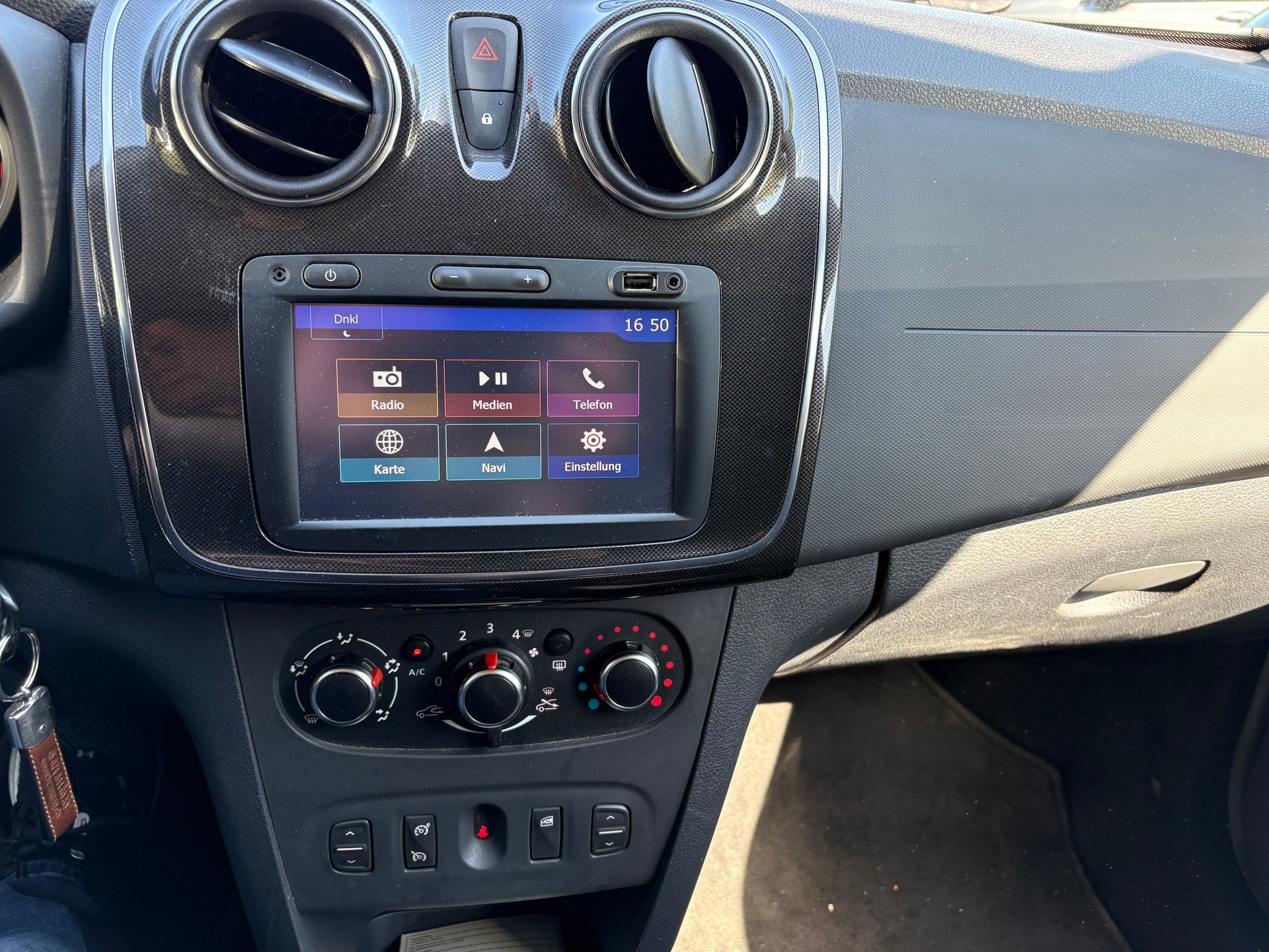 DACIA Sandero 1.5 dCi Lauréate-image-11