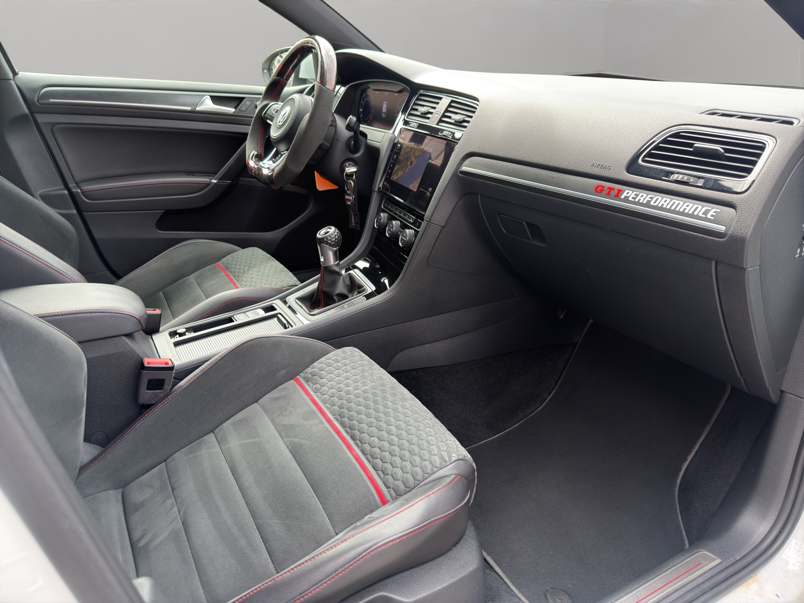 VW Golf 2.0 TSI GTI Performance-image-17