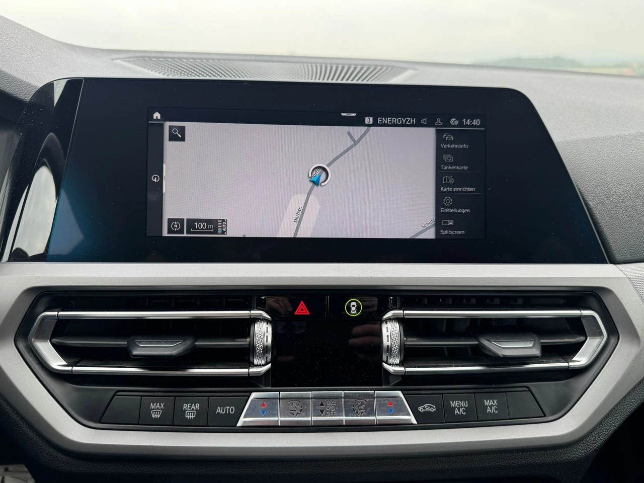 BMW 330e x DriveTouring Steptronic-image-9