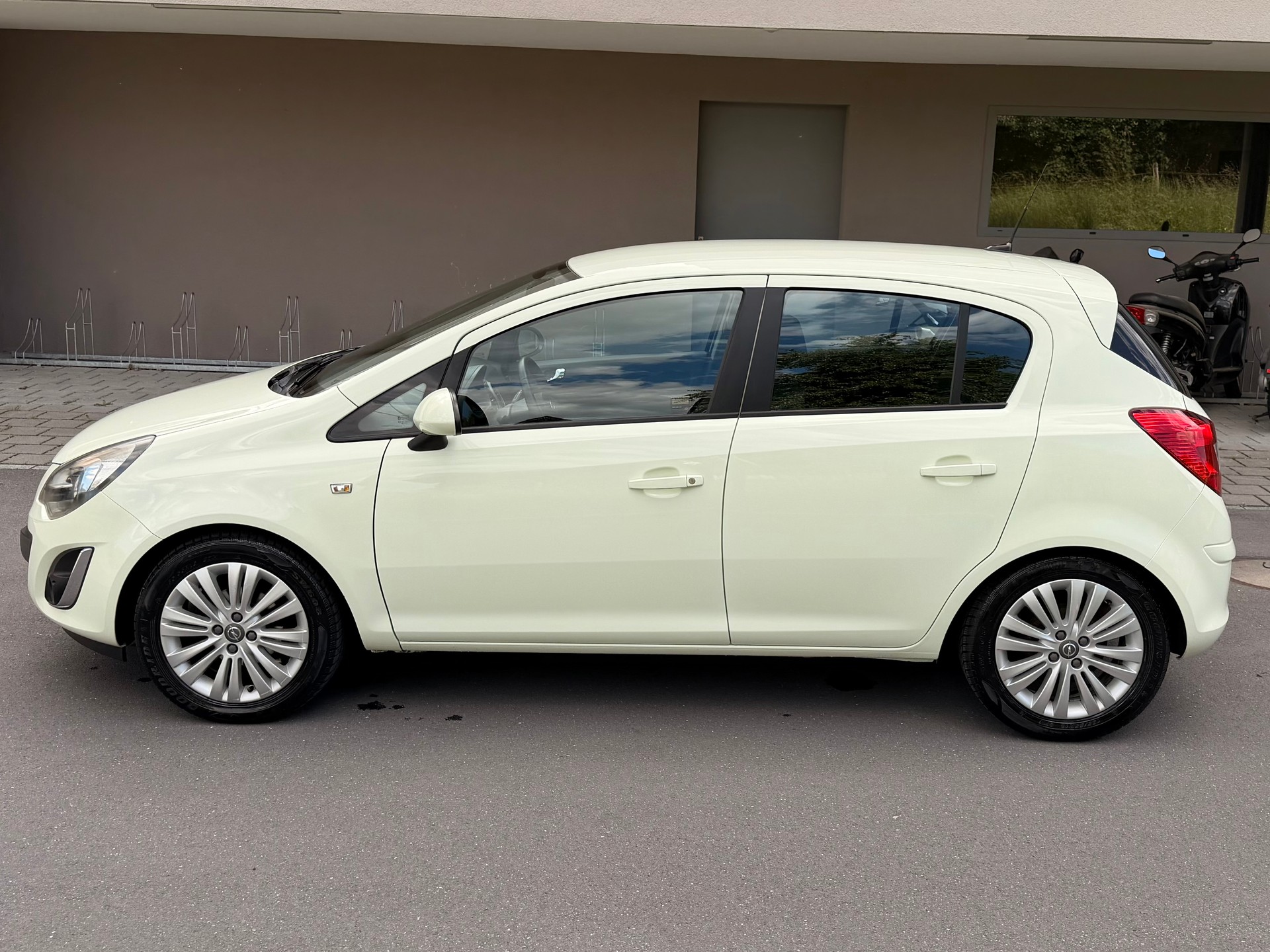 OPEL Corsa 1.4 TP Enjoy-image-5