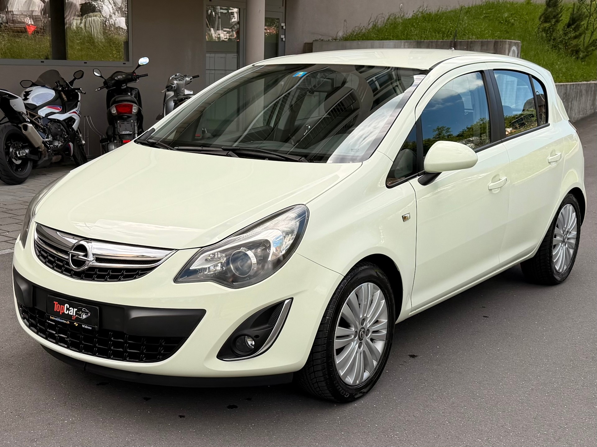 OPEL Corsa 1.4 TP Enjoy-image-6