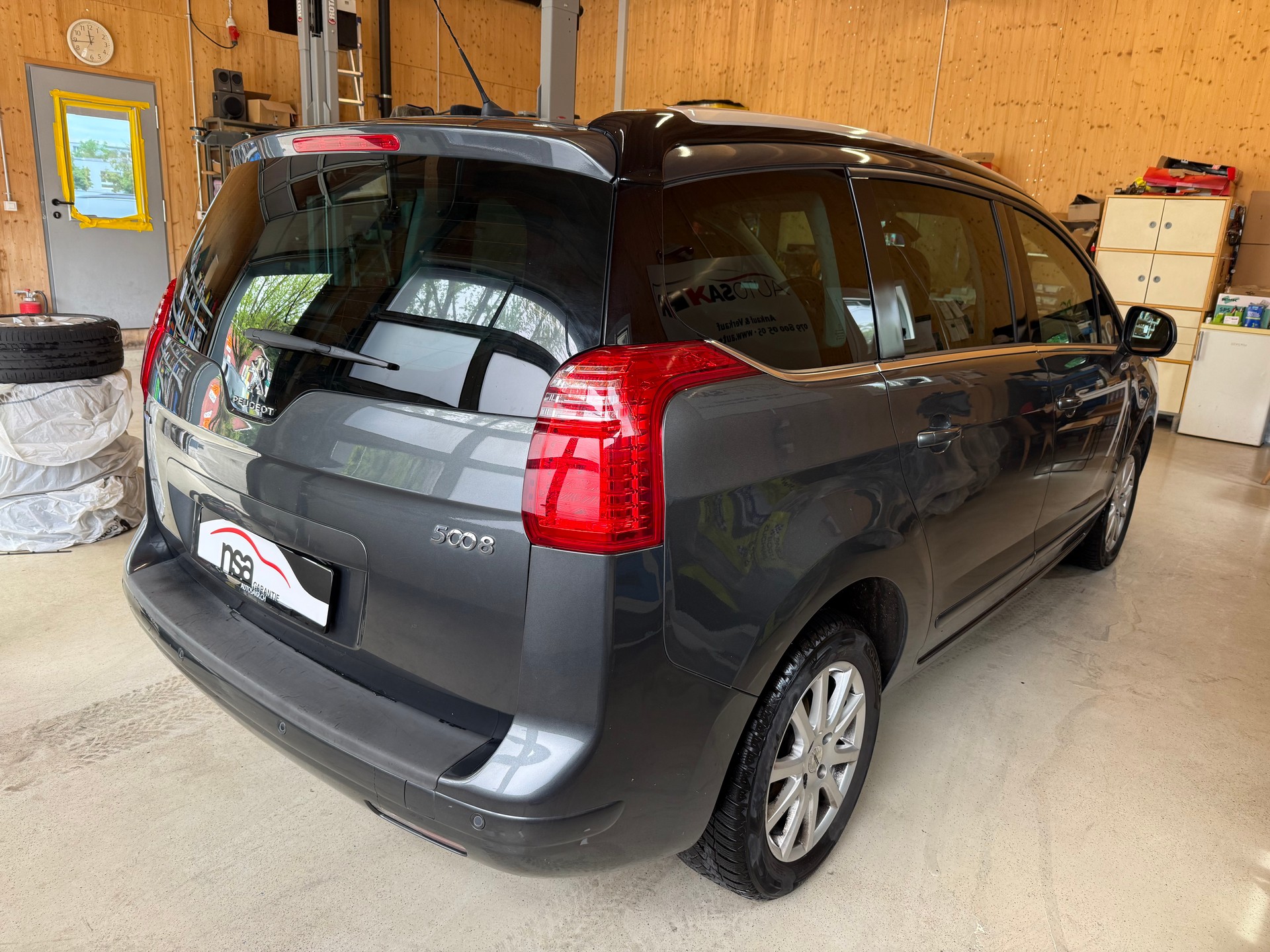PEUGEOT 5008 1.6 BlueHDi Sensation Tiptronic-image-3