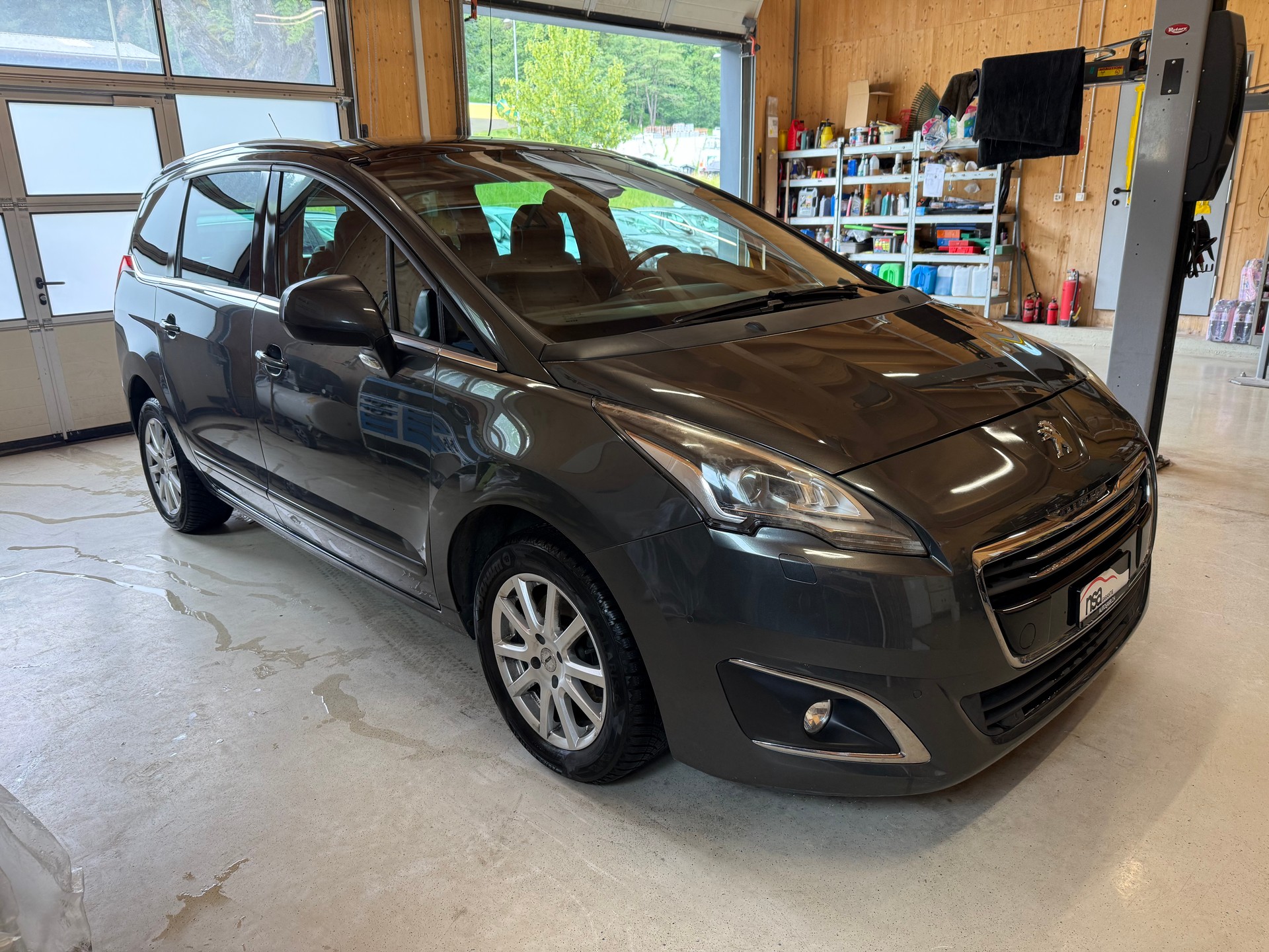 PEUGEOT 5008 1.6 BlueHDi Sensation Tiptronic-image-2