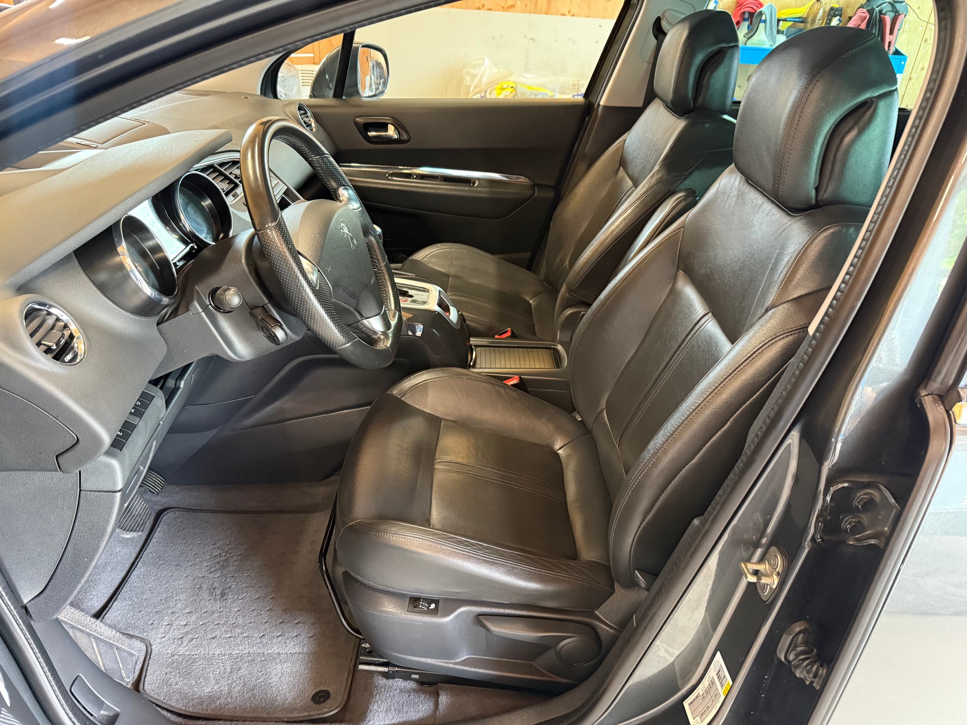 PEUGEOT 5008 1.6 BlueHDi Sensation Tiptronic-image-6