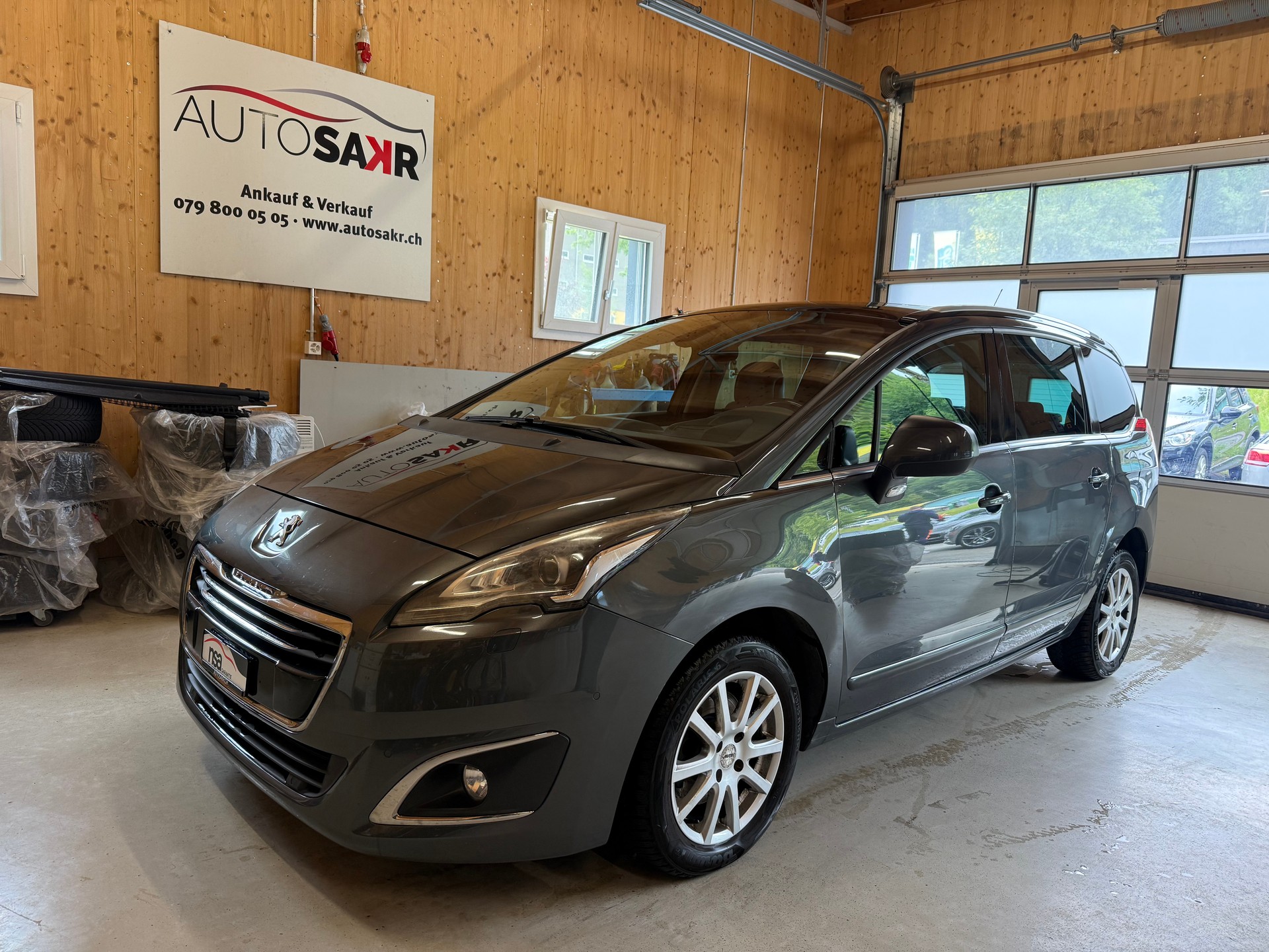 PEUGEOT 5008 1.6 BlueHDi Sensation Tiptronic-image-0