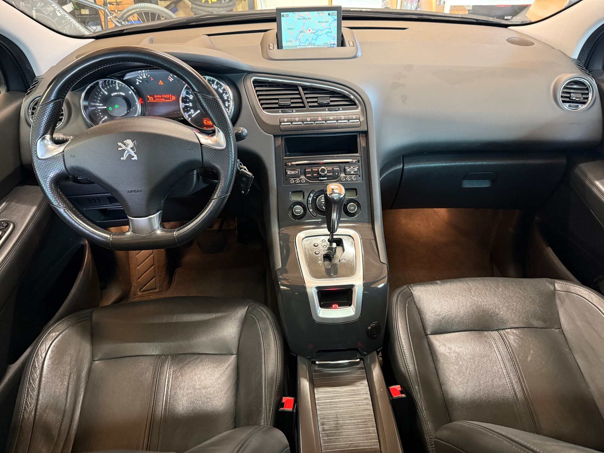 PEUGEOT 5008 1.6 BlueHDi Sensation Tiptronic-image-9