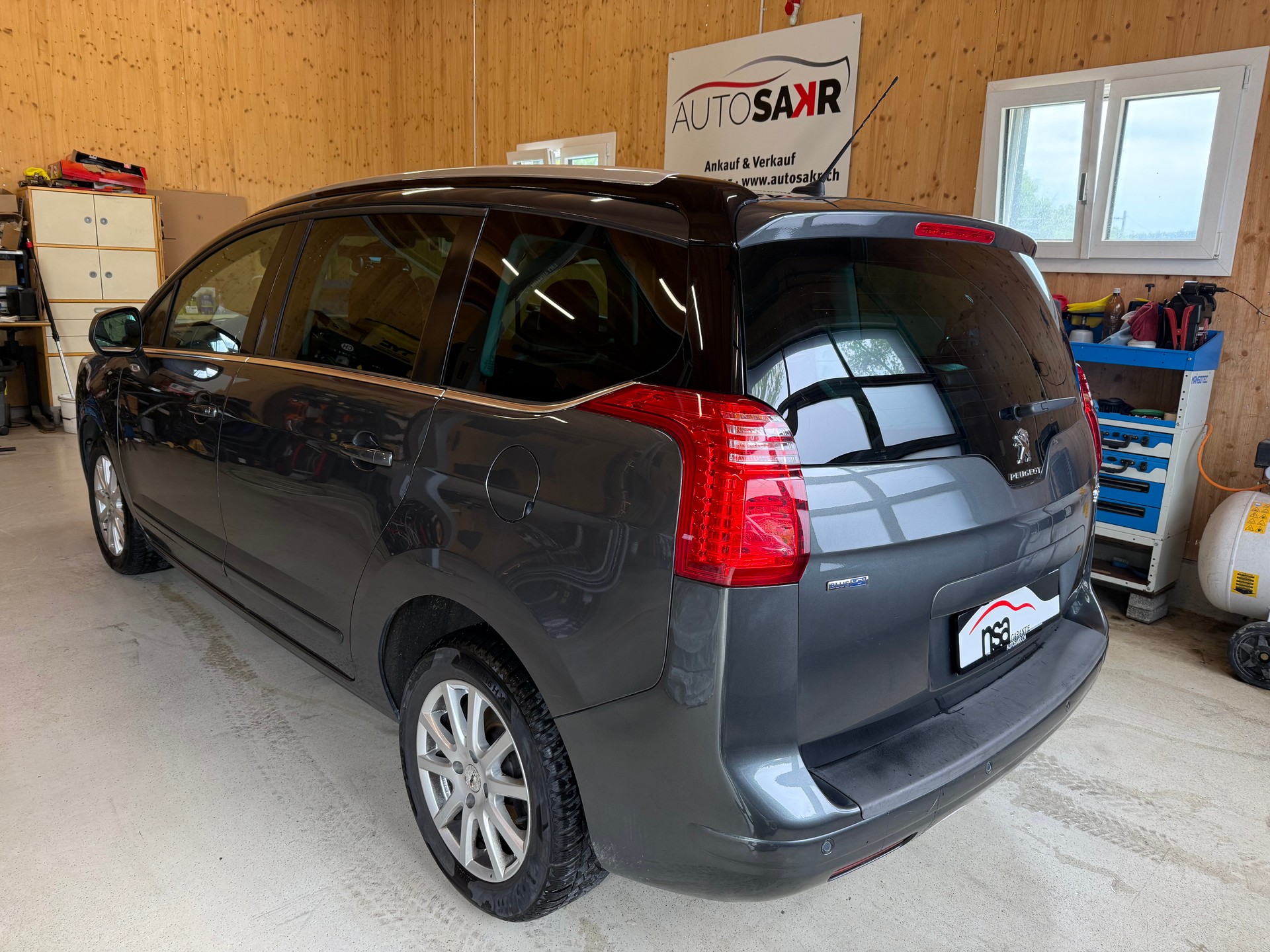 PEUGEOT 5008 1.6 BlueHDi Sensation Tiptronic-image-5