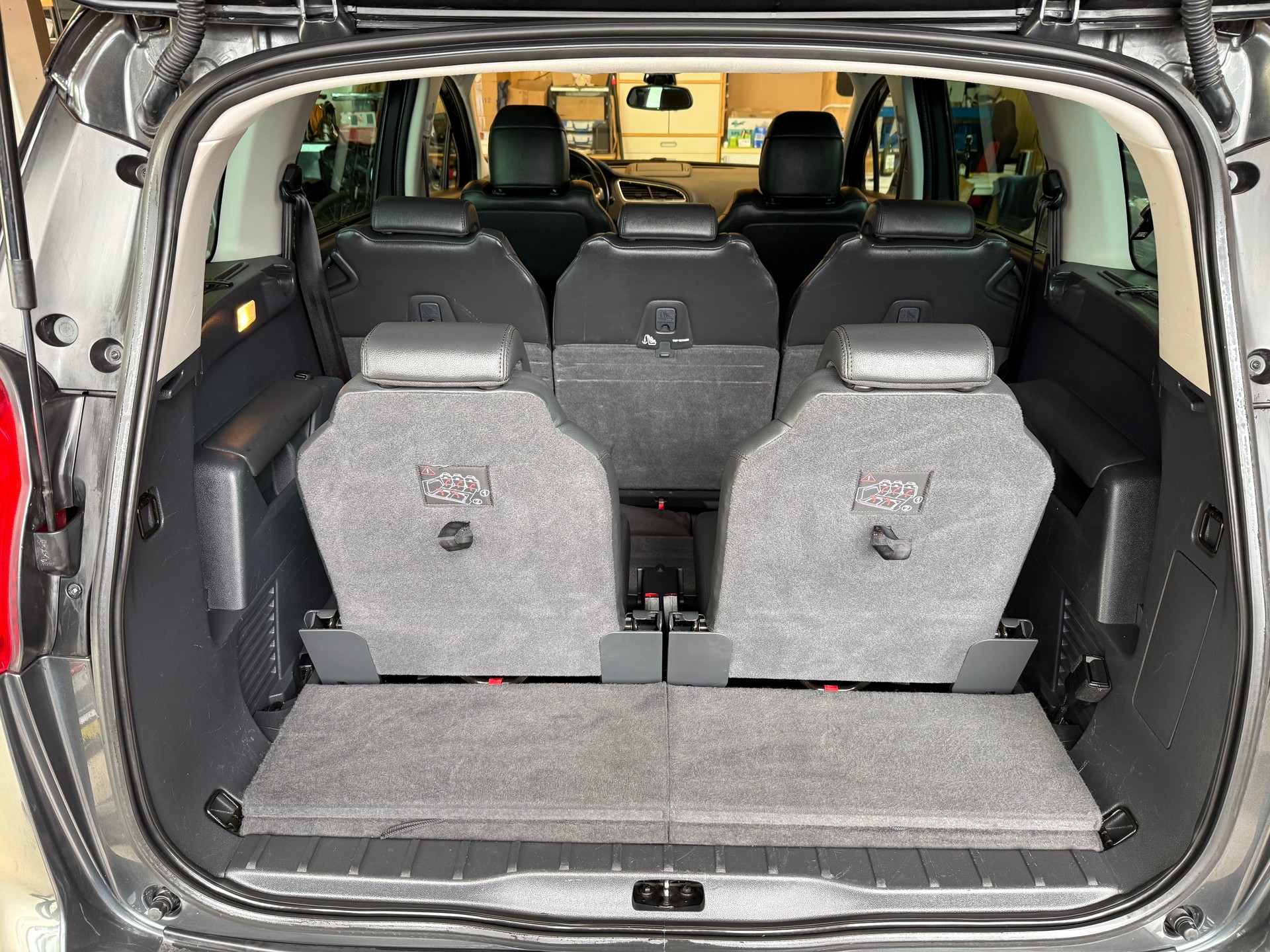PEUGEOT 5008 1.6 BlueHDi Sensation Tiptronic-image-16