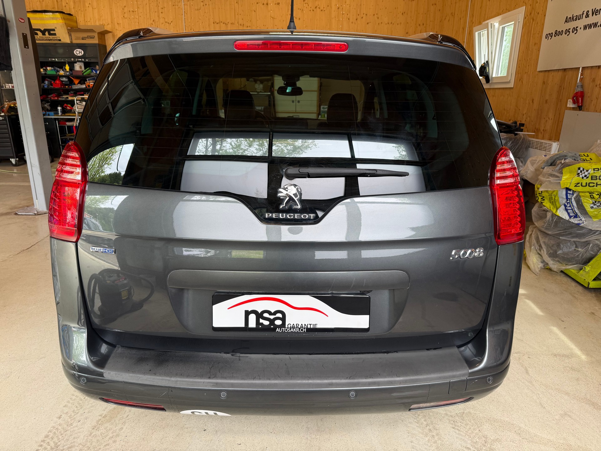 PEUGEOT 5008 1.6 BlueHDi Sensation Tiptronic-image-4