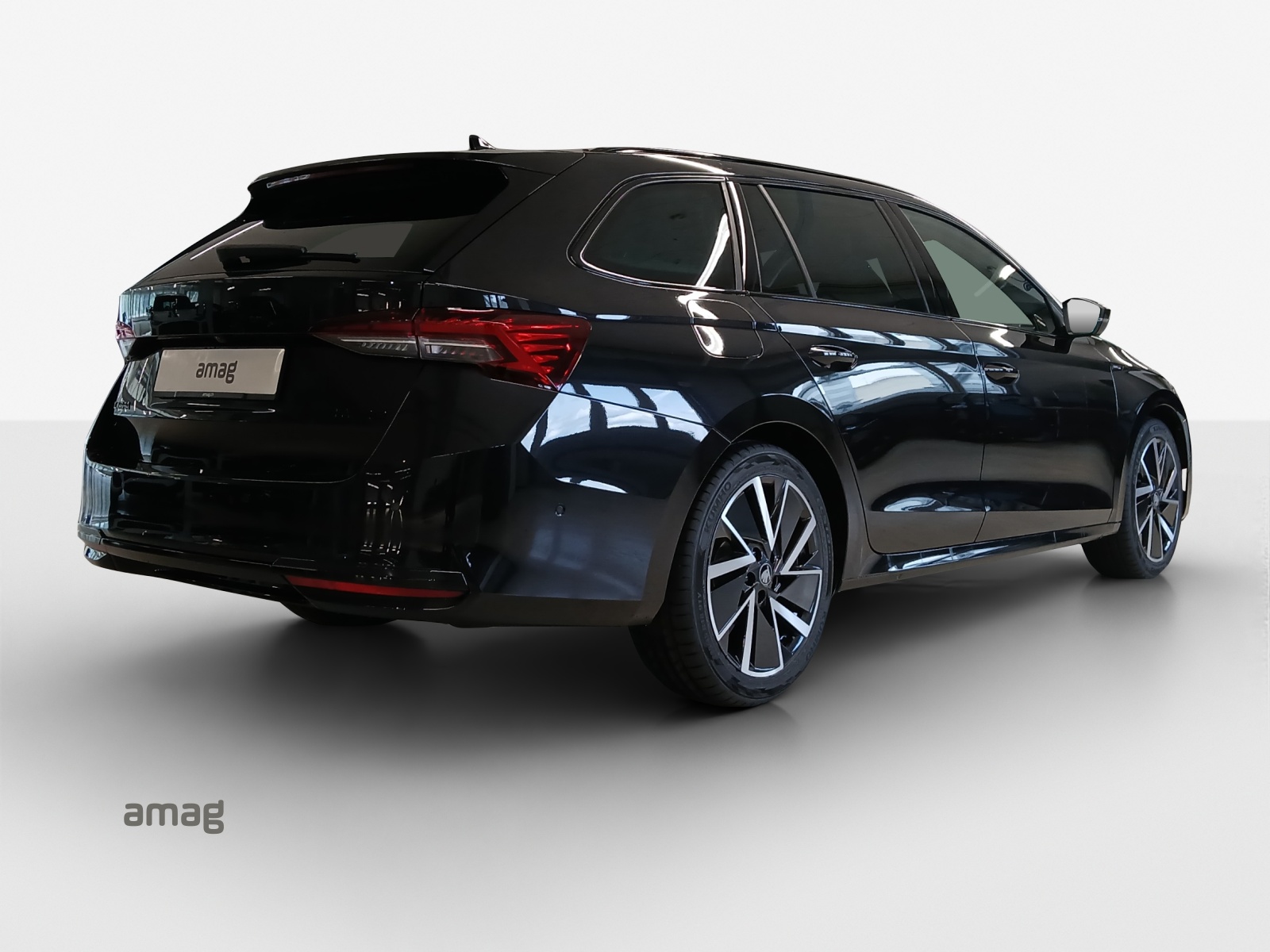 SKODA Octavia Combi 1.5 TSI mHEV DSG Sport Line-image-4