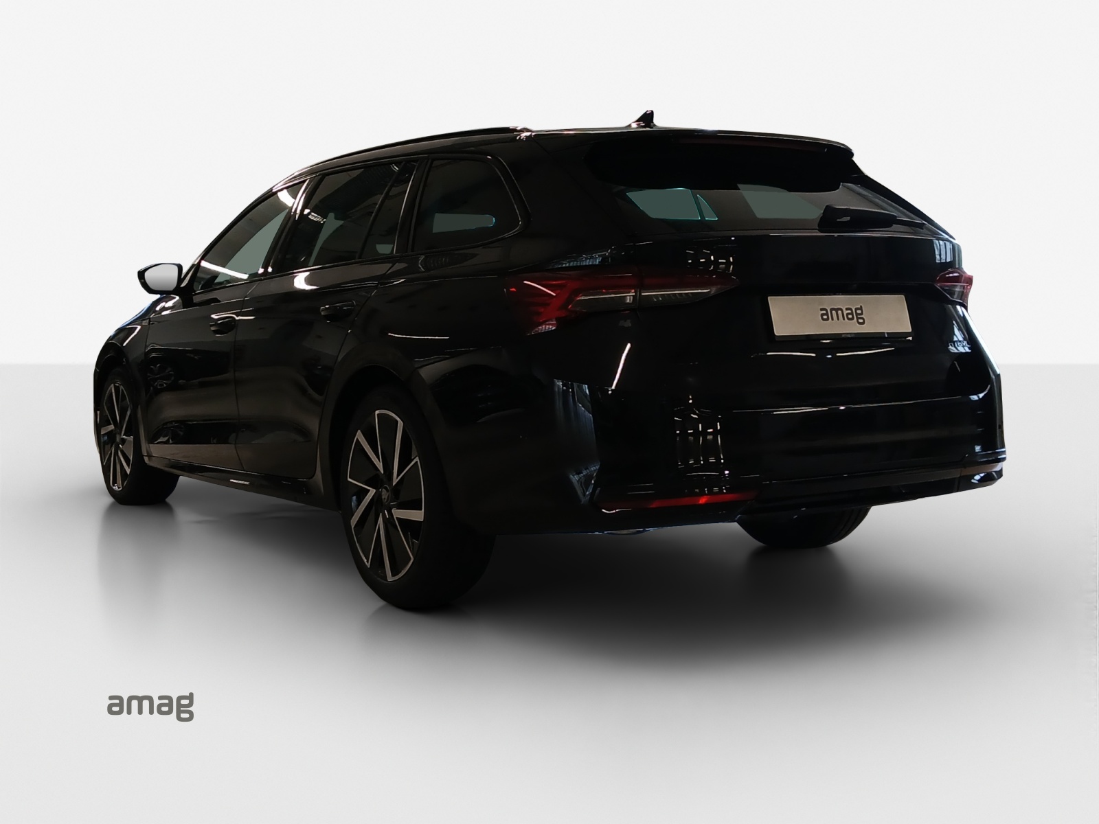 SKODA Octavia Combi 1.5 TSI mHEV DSG Sport Line-image-2