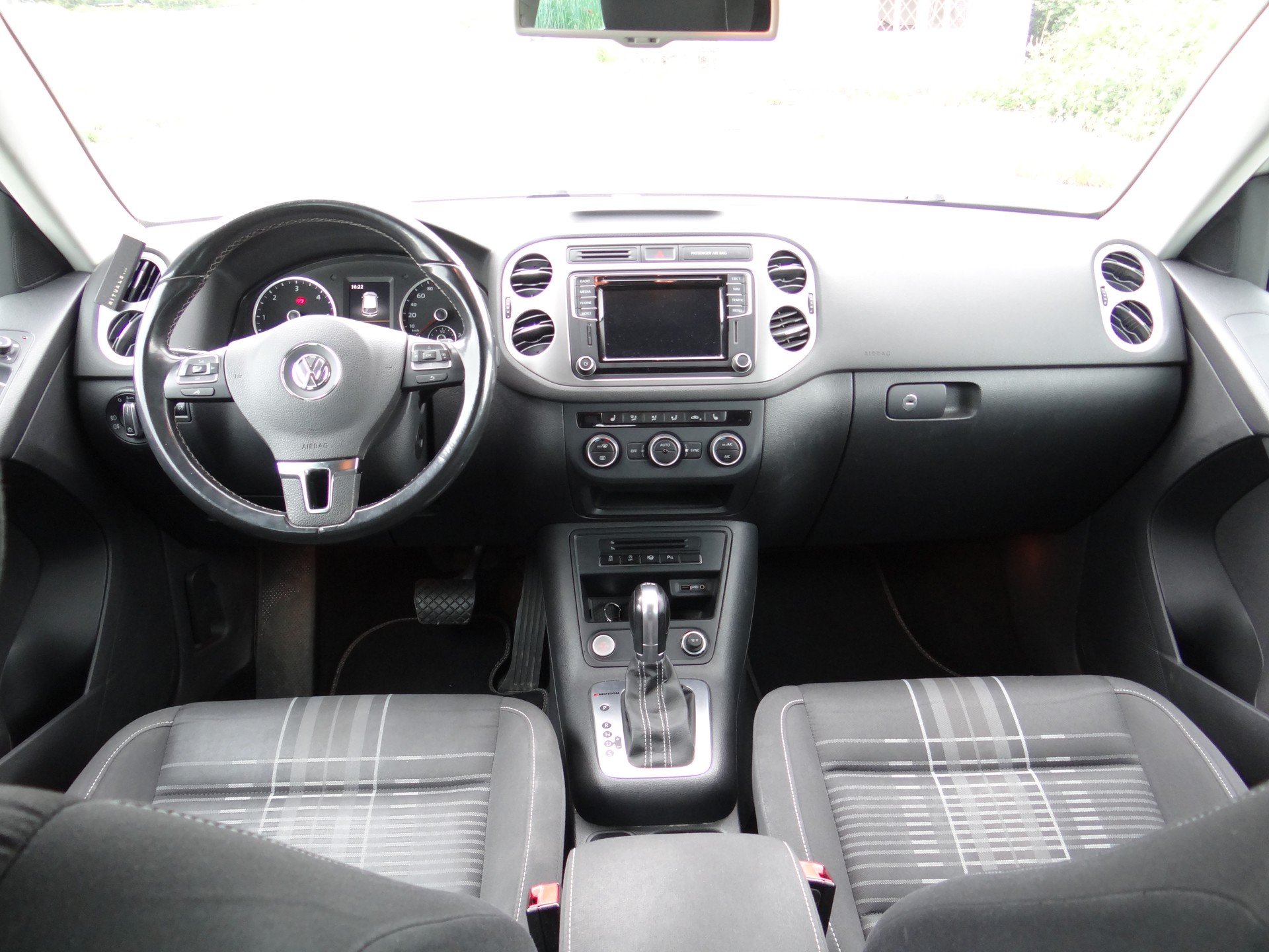 VW Tiguan 2.0 TDI Lounge 4Motion DSG-image-8