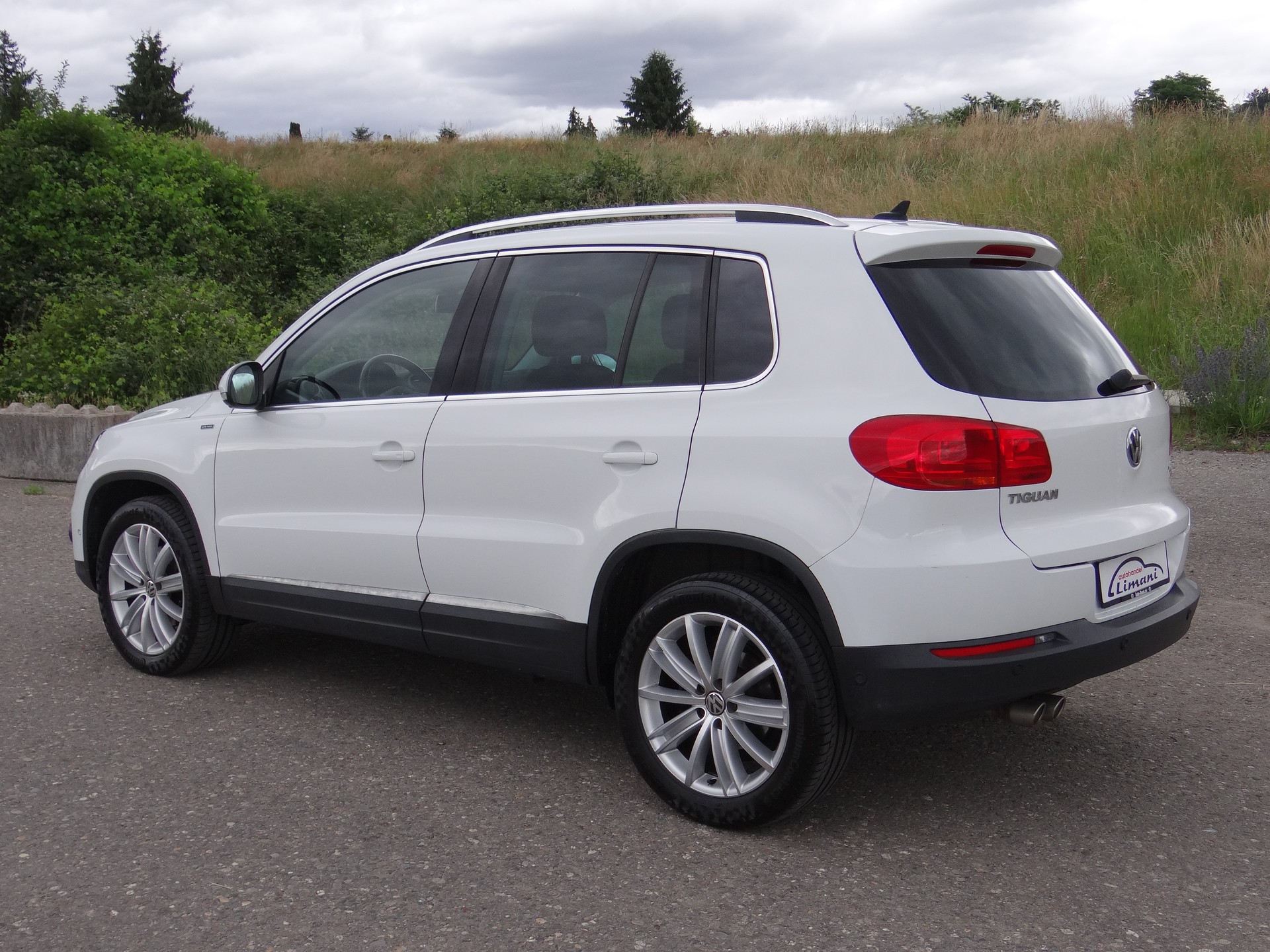 VW Tiguan 2.0 TDI Lounge 4Motion DSG-image-5