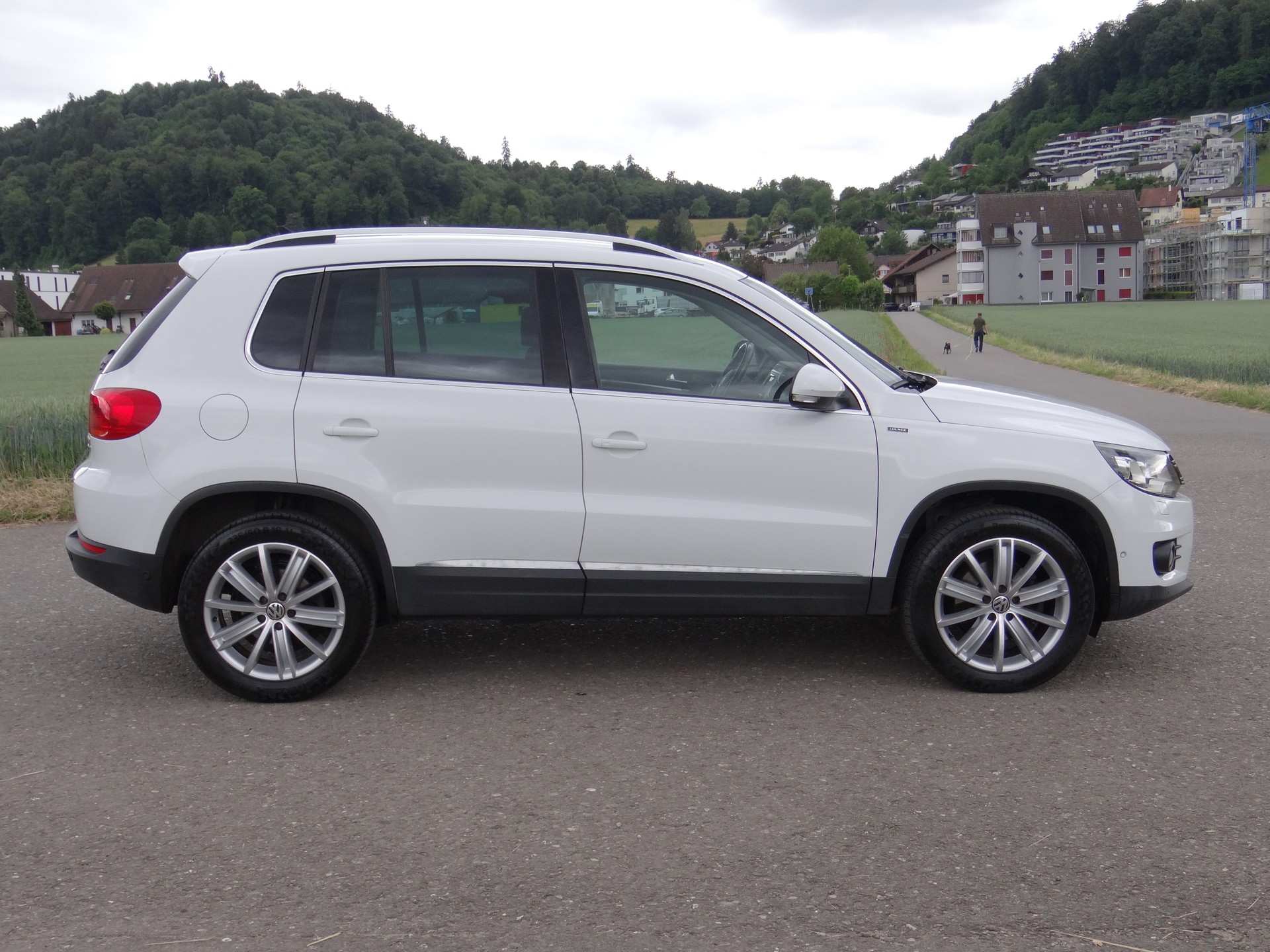 VW Tiguan 2.0 TDI Lounge 4Motion DSG-image-3