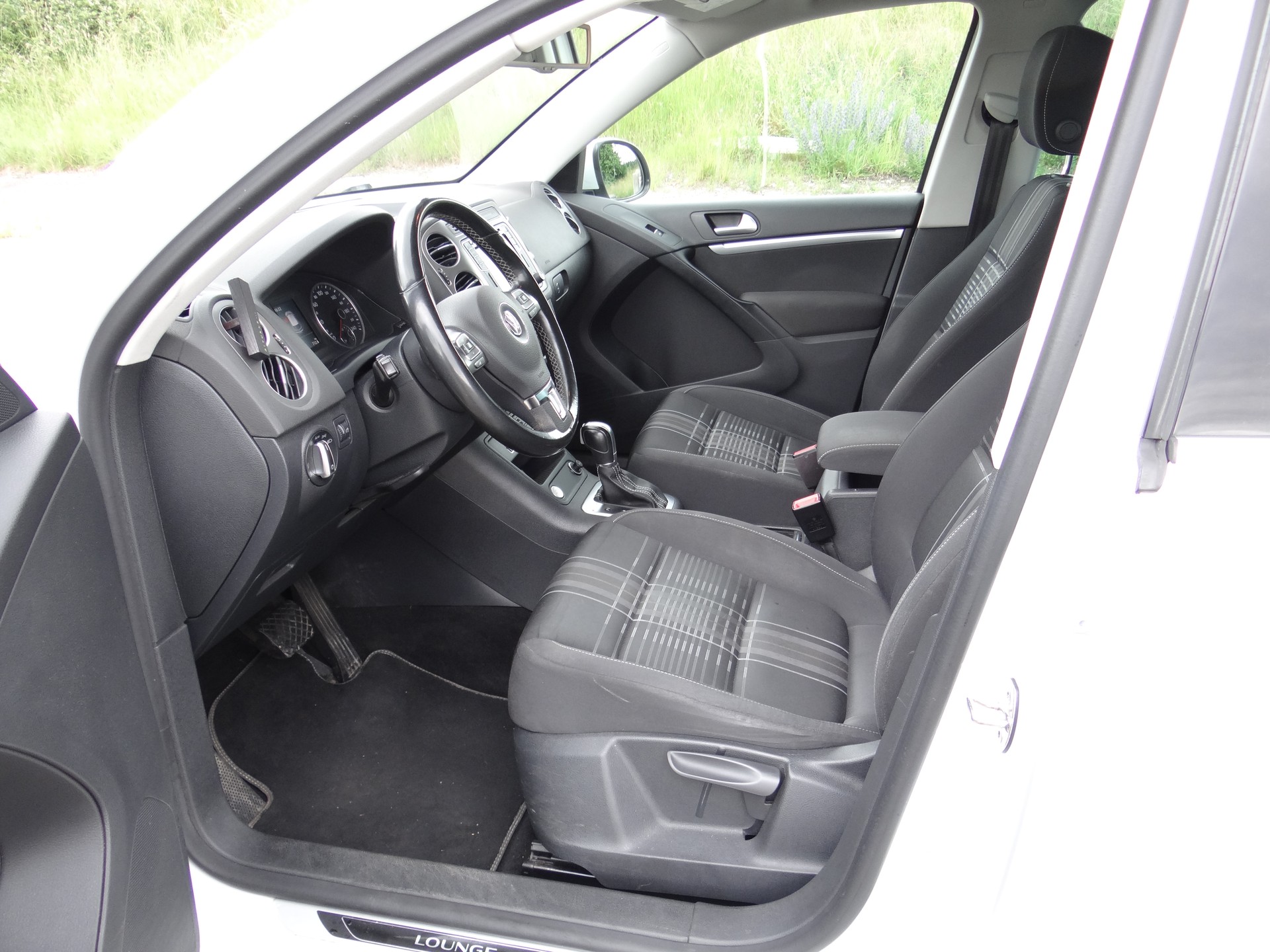 VW Tiguan 2.0 TDI Lounge 4Motion DSG-image-6