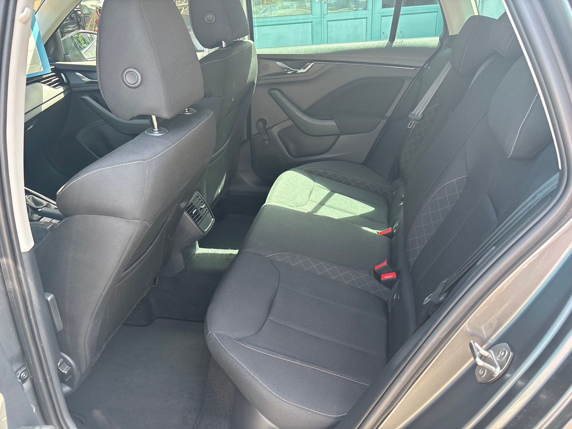 SKODA Kamiq 1.0 TSI Fresh DSG-image-15
