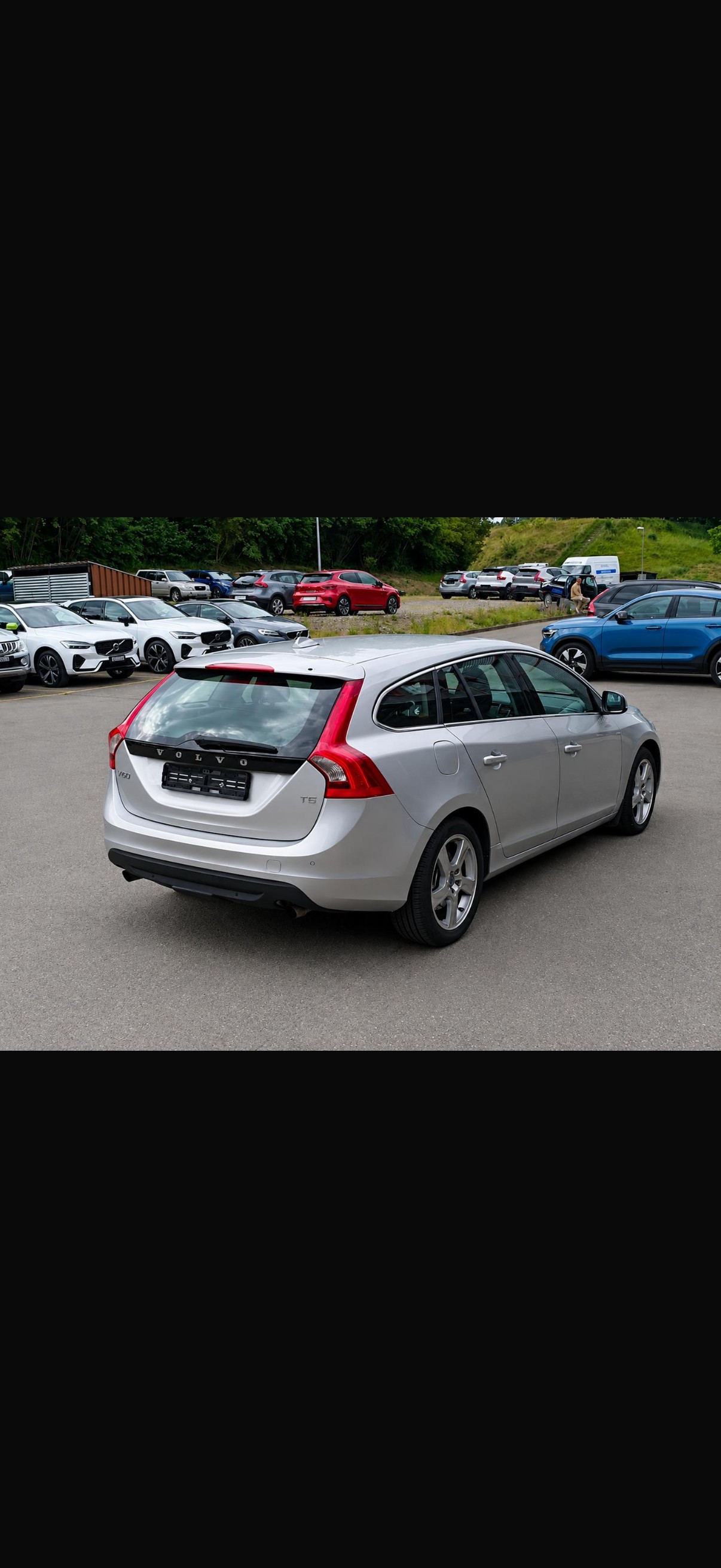 VOLVO V60 T5 Powershift-image-4