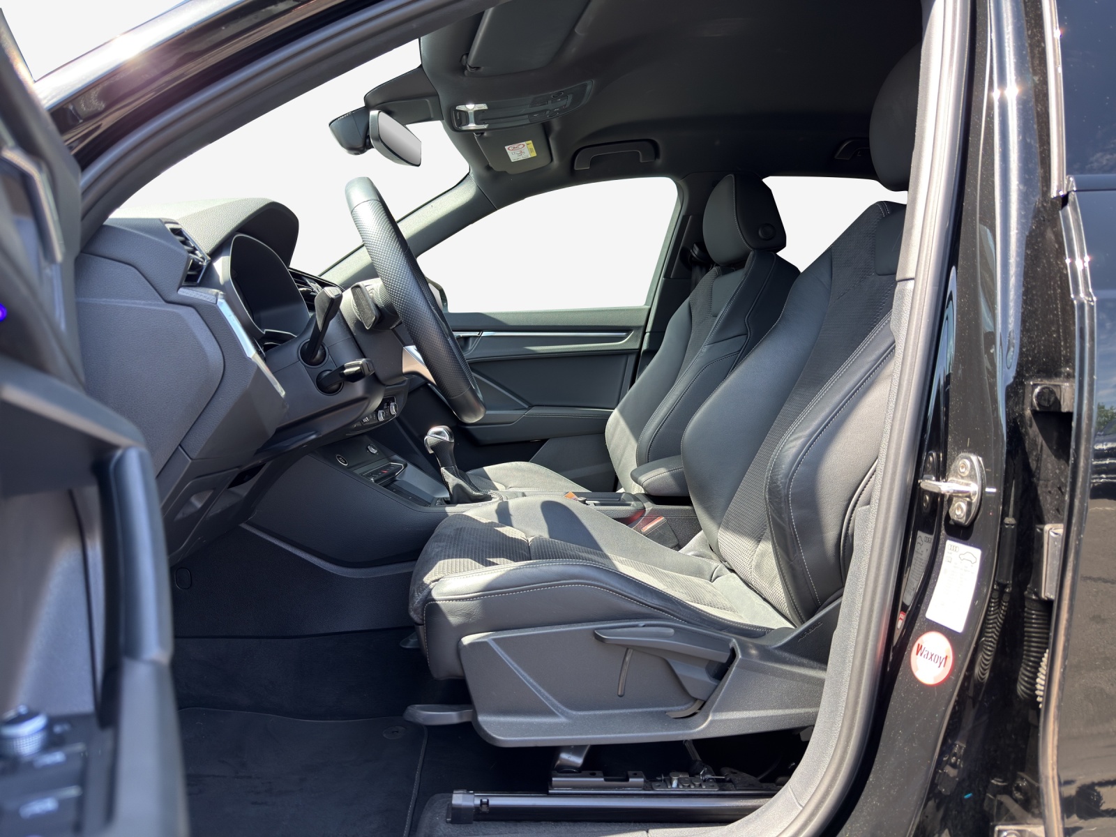 AUDI Q3 45 TFSI e S line Attraction S-tronic-image-8